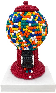 Sculpture colorée de machine à Gumball en argile fabriquée à la main en rouge. Candy Pop Art Objects