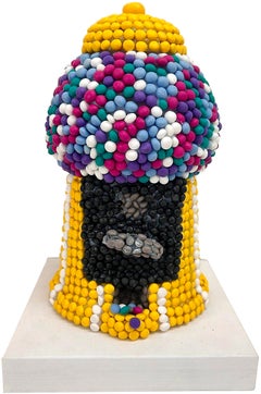 Escultura 3D esculpida a mano en mosaico de caramelos - Máquina de chicles retro en arcilla amarilla