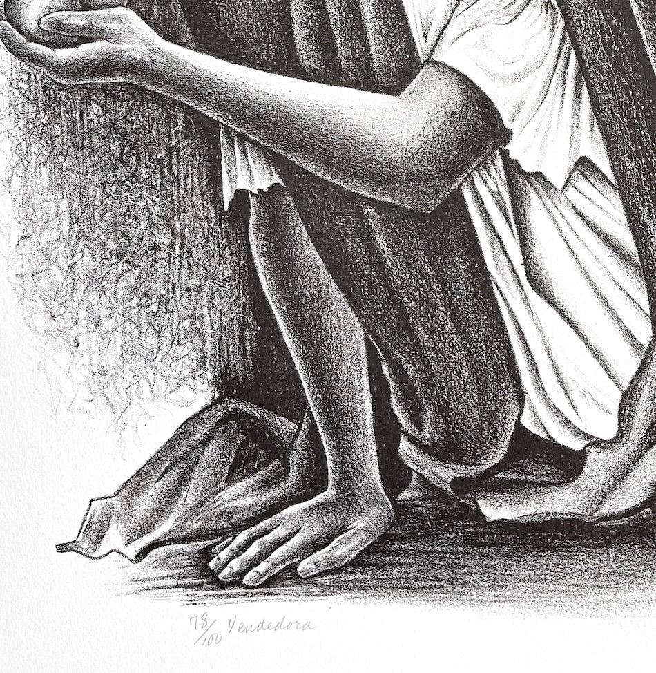 VENDEDORA, una litografía de edición limitada de la célebre escultora y grabadora mexicana de origen estadounidense Elizabeth Catlett(n.1915-2012) representa un sensible retrato en blanco y negro de una joven pueblerina mexicana que vende fruta.