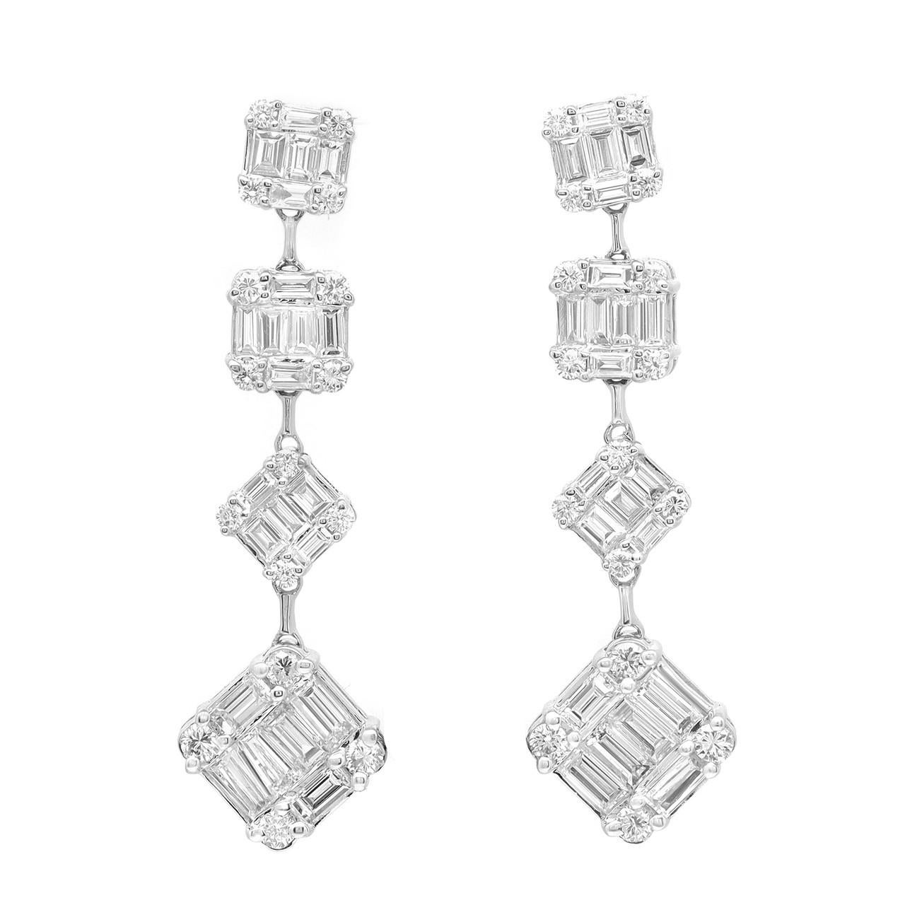 Baguette Cut Elizabeth Fine Jewelry 2.59 Carat Diamond Drop Earrings 18K White Gold For Sale