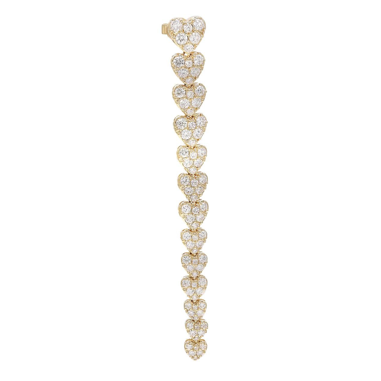 Verleihen Sie Ihrem Stil einen Hauch von Glamour mit den exquisiten Elizabeth Fine Jewelry 4,11 Karat Diamond Heart Drop Earrings. Diese aus 18 Karat Gelbgold gefertigten Ohrringe bestechen durch ihr von Blättern und Liebe inspiriertes Design. Die