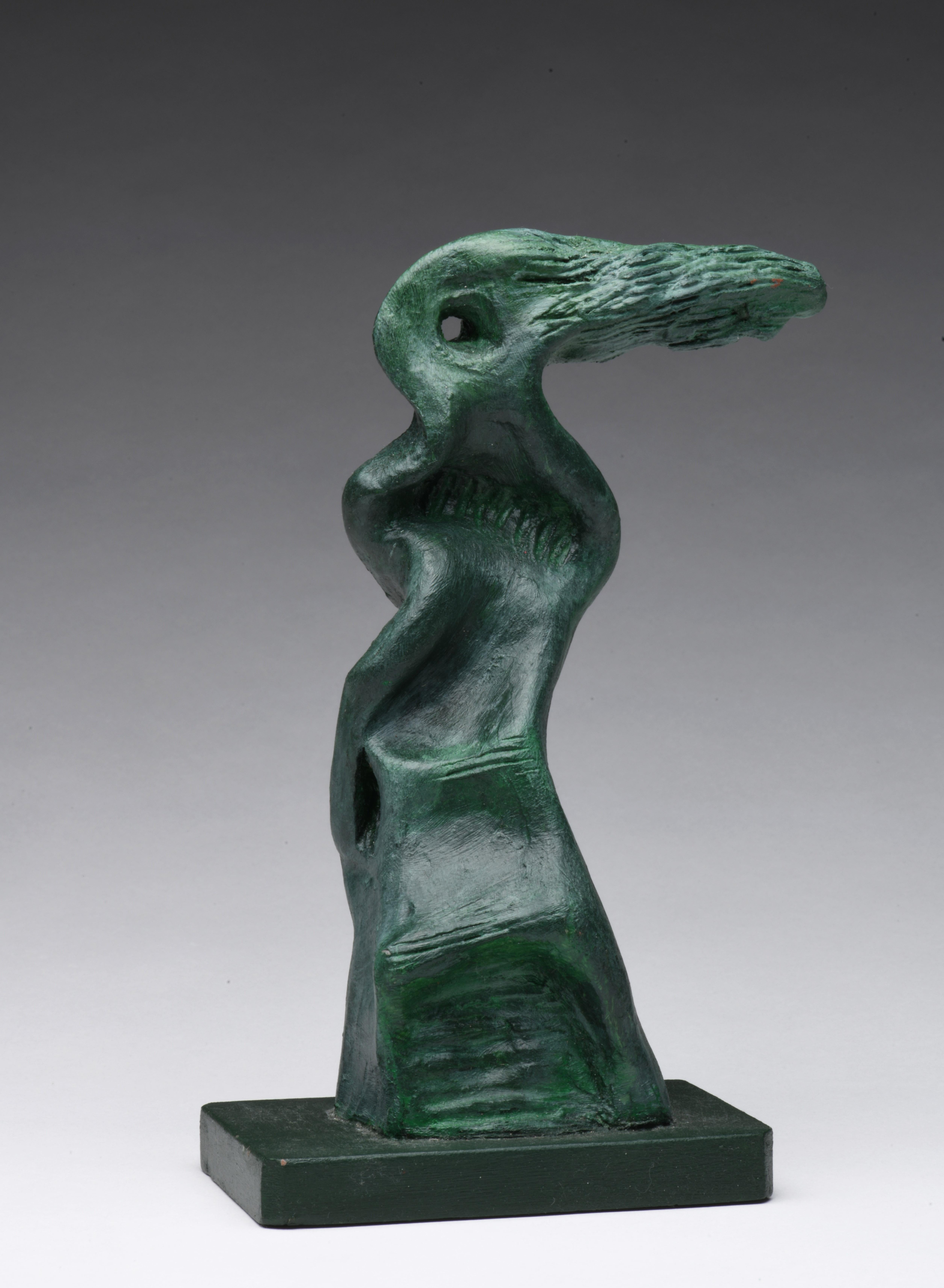 Im Wind (Grau), Figurative Sculpture, von Elizabeth Freire
