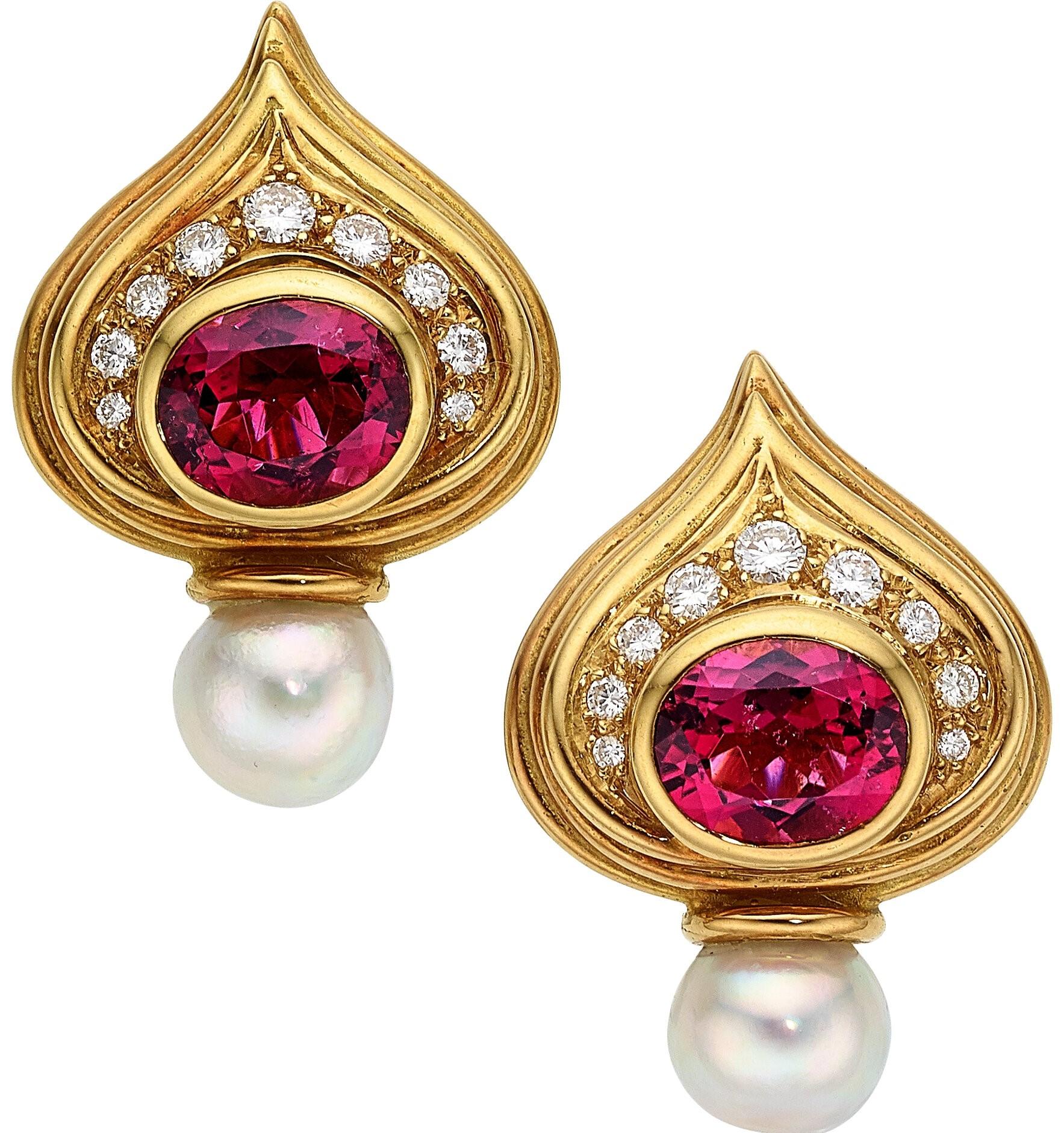 Pendientes de clip Elizabeth Gage de oro de 18 quilates con turmalina rosa de 3,90 quilates y perla en venta 1