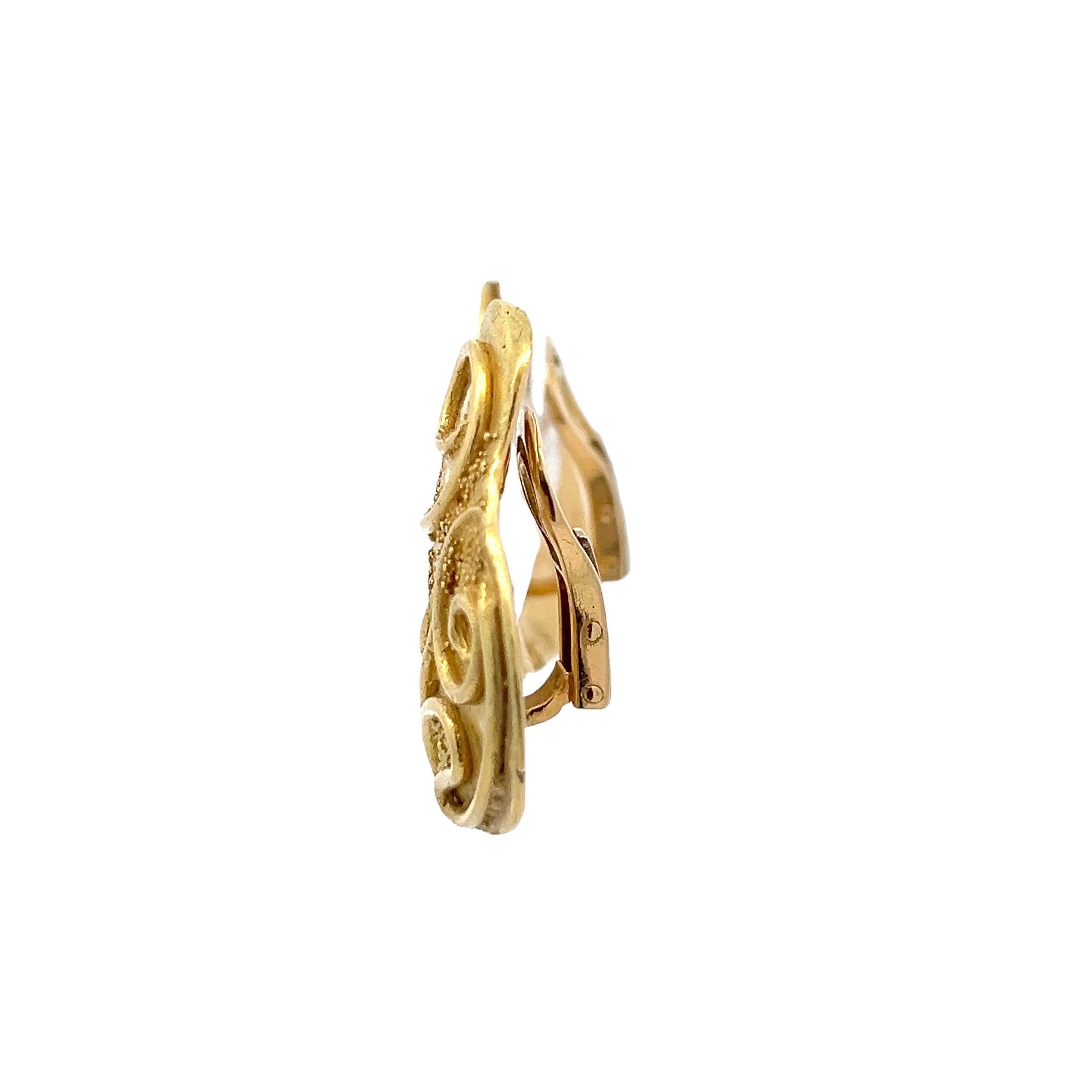 Elizabeth Gage 18K Yellow Gold Sculptural Swirl Clip-On Earrings In Excellent Condition For Sale In Miami, FL