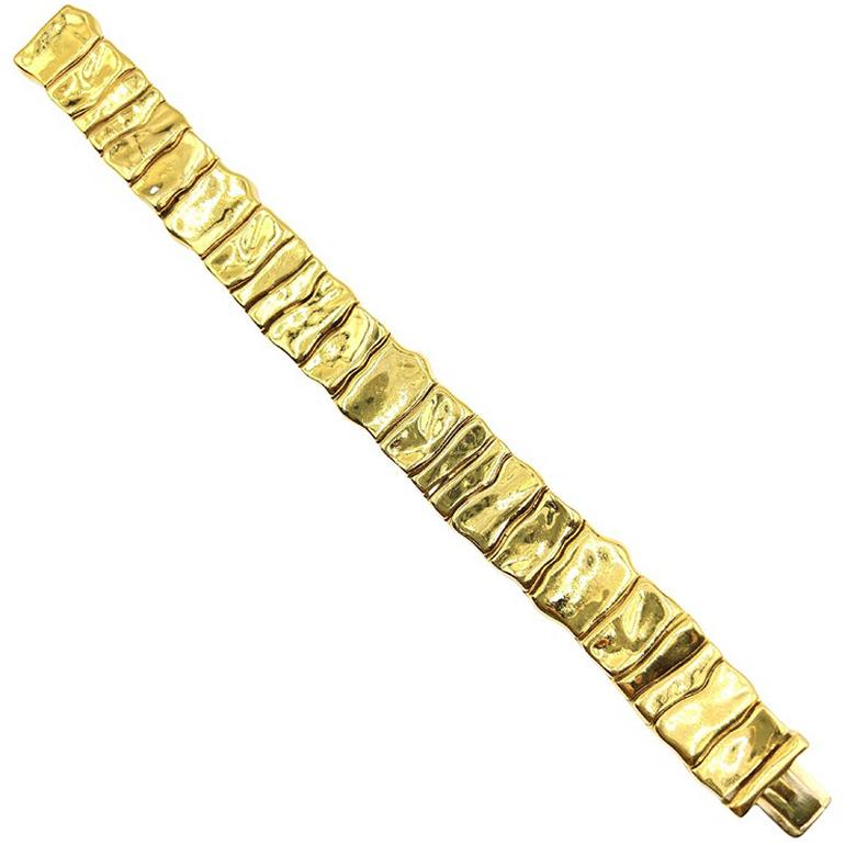 Bark motif bracelet, composed of twenty-four panel links in polished 18k yellow gold with a hidden style clasp. Stamped 'GAGE' for Elizabeth Gage. 7