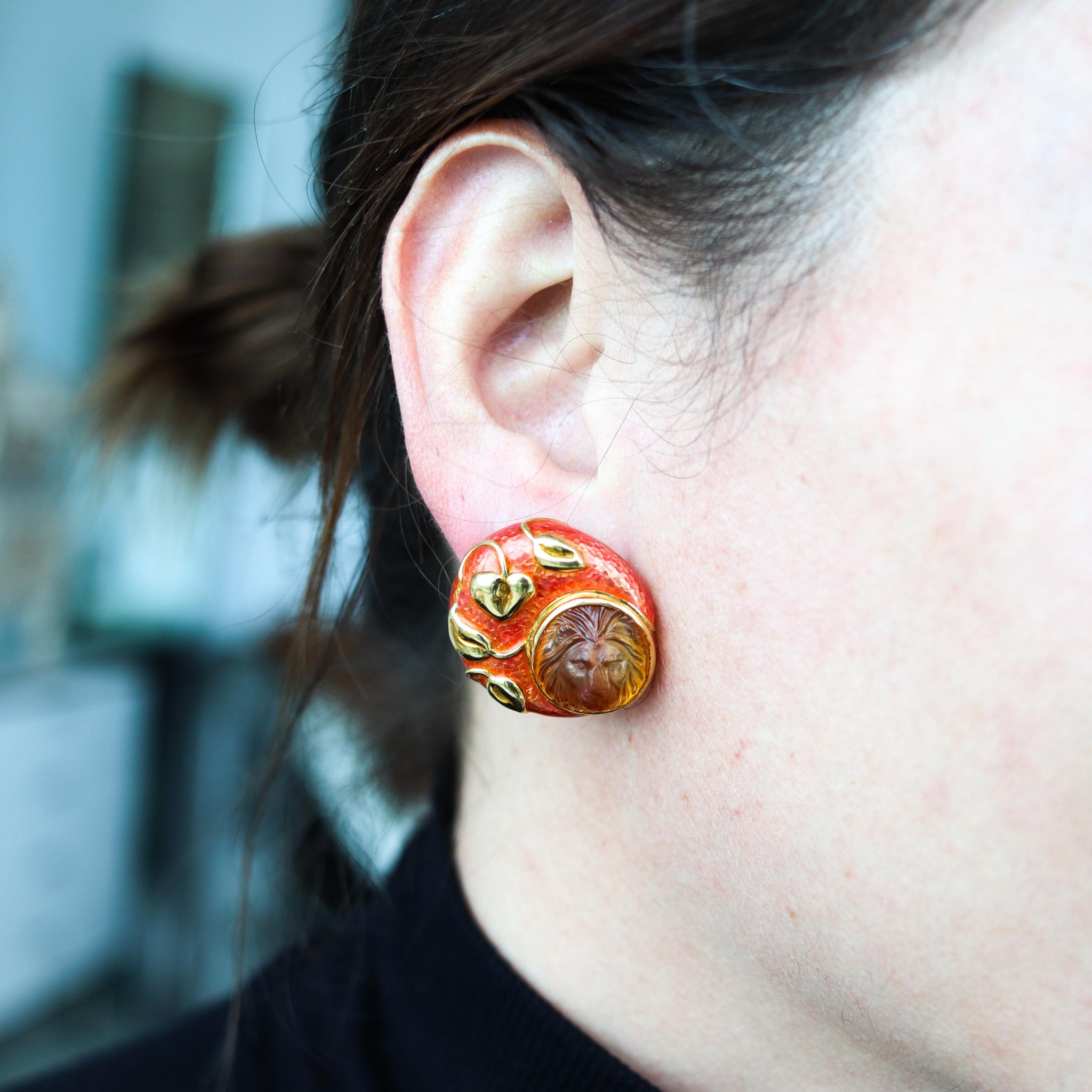 Ein Paar Clip-Ohrringe, entworfen von Elizabeth Gage.

Wunderschönes Paar Vintage-Ohrringe, das 1993 von der britischen Schmuckdesignerin Elizabeth Gage in London entworfen wurde. Diese seltenen Ohrclips wurden sorgfältig als linkes und rechtes Paar