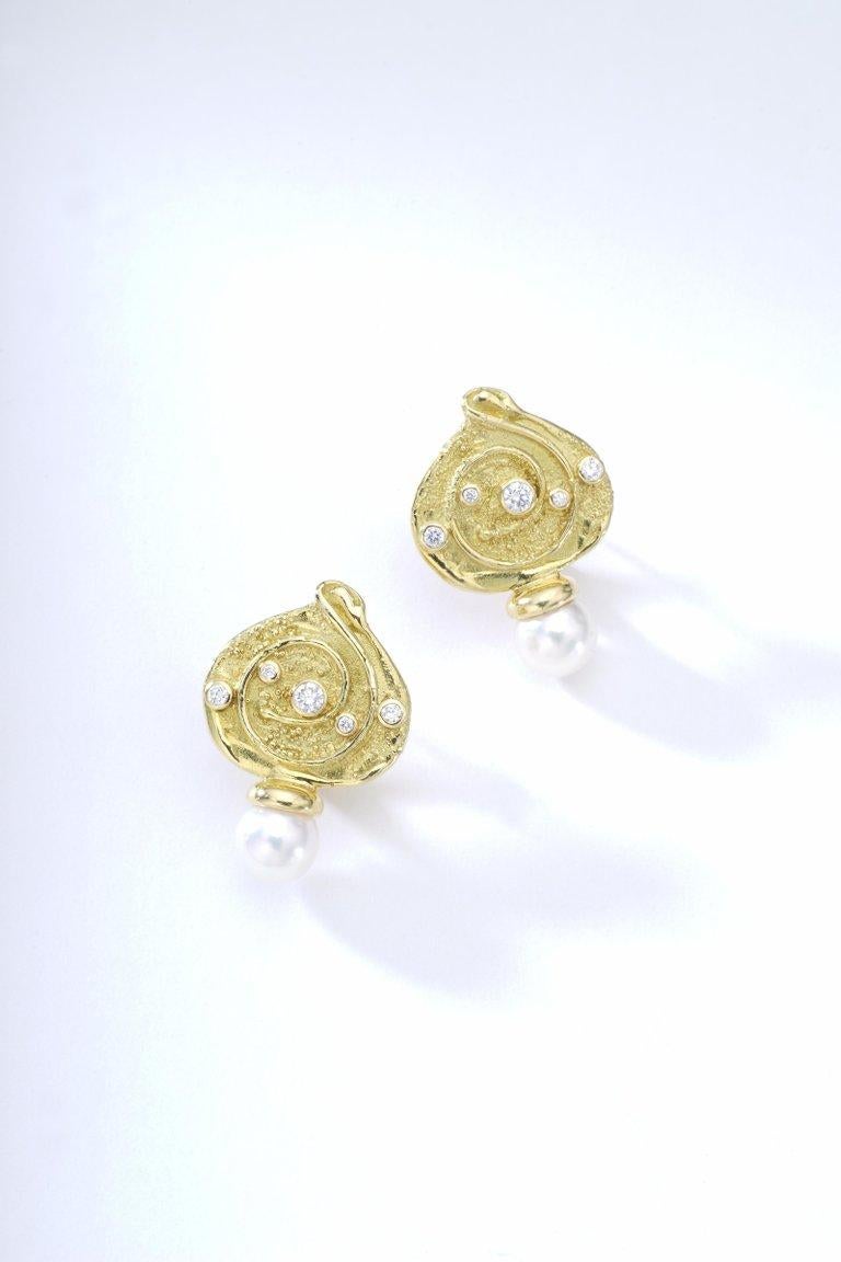 Diamond and cultured Pearl yellow Gold Earrings.
Elizabeth Gage.
Contemporary work.

Total height: 1.06 inch (2.70 centimeters).
Total width: 0.39 inch (1.90 centimeters).