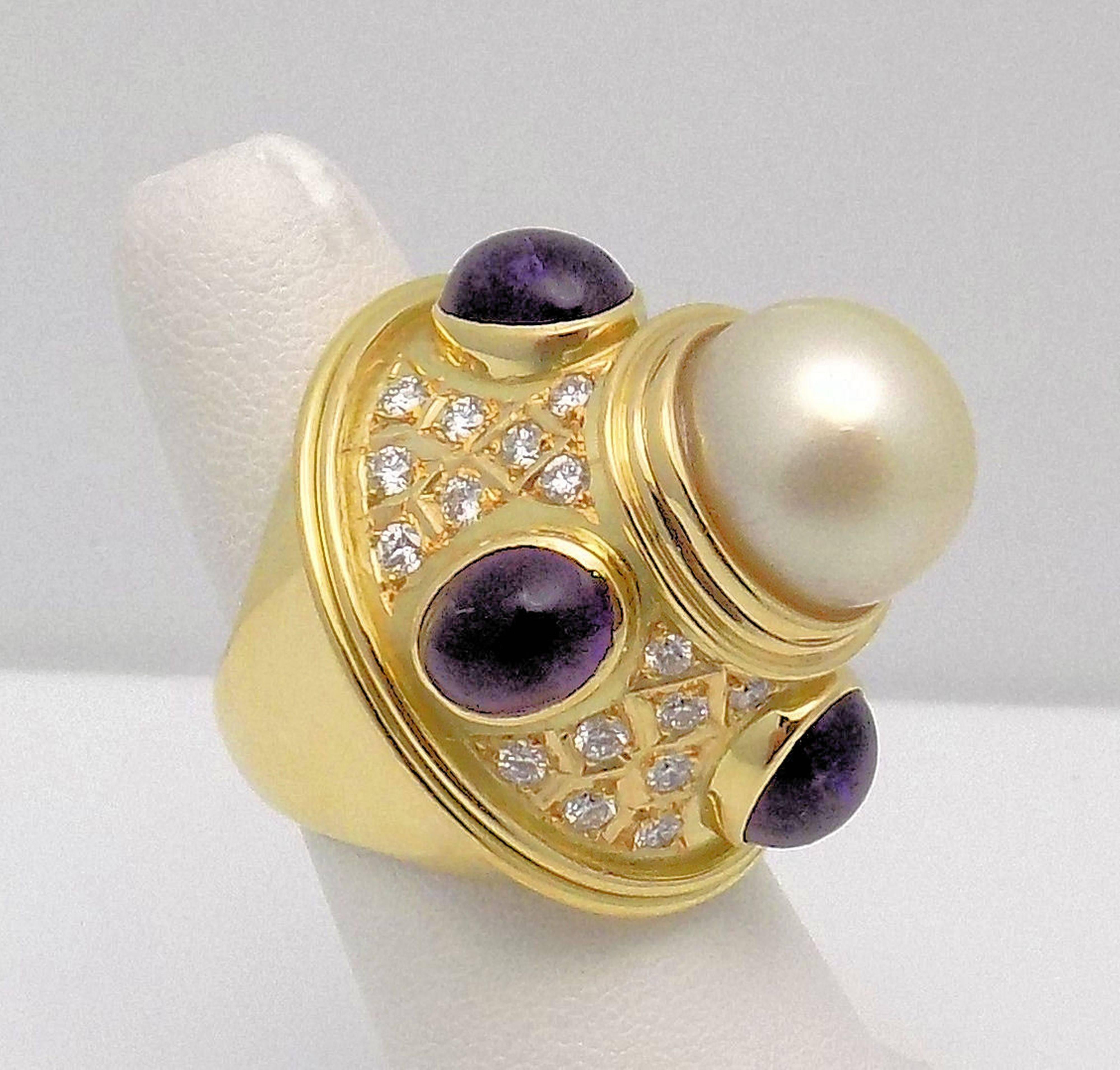 18 Karat Yellow Gold Dome Ring 32 Round Brilliant Diamonds 1.00 Carat Total Weight, VS-1, G, 4 Oval Amethyst Cabochons  9 X 7 MM, 1 Oval Mabé Cultured Pearl 12.5  X 11 MM. Finger Size: 6.5. Signed: ER Gage for Elizabeth Gage. 15.2 DWT or 23.63