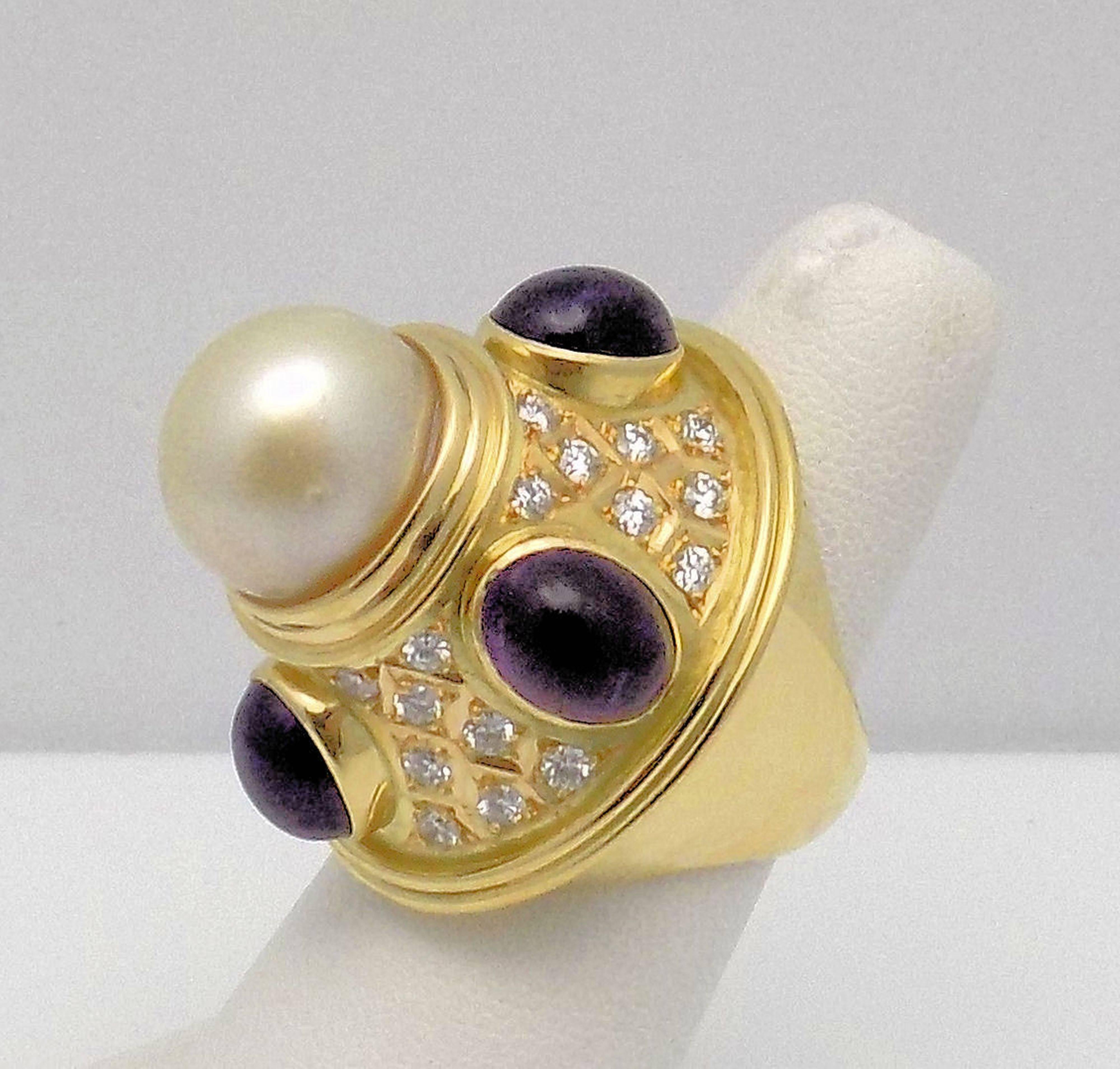 Elizabeth Gage Diamond, Amethyst and Pearl 18 Karat Yellow Gold Ring In Excellent Condition In Dallas, TX
