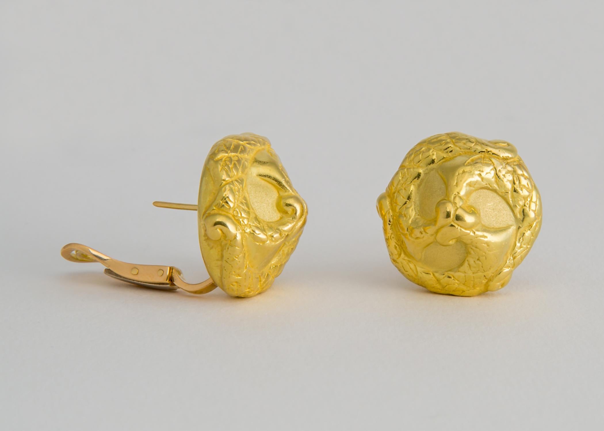 Contemporary Elizabeth Gage Elegant Domed Gold Earrings