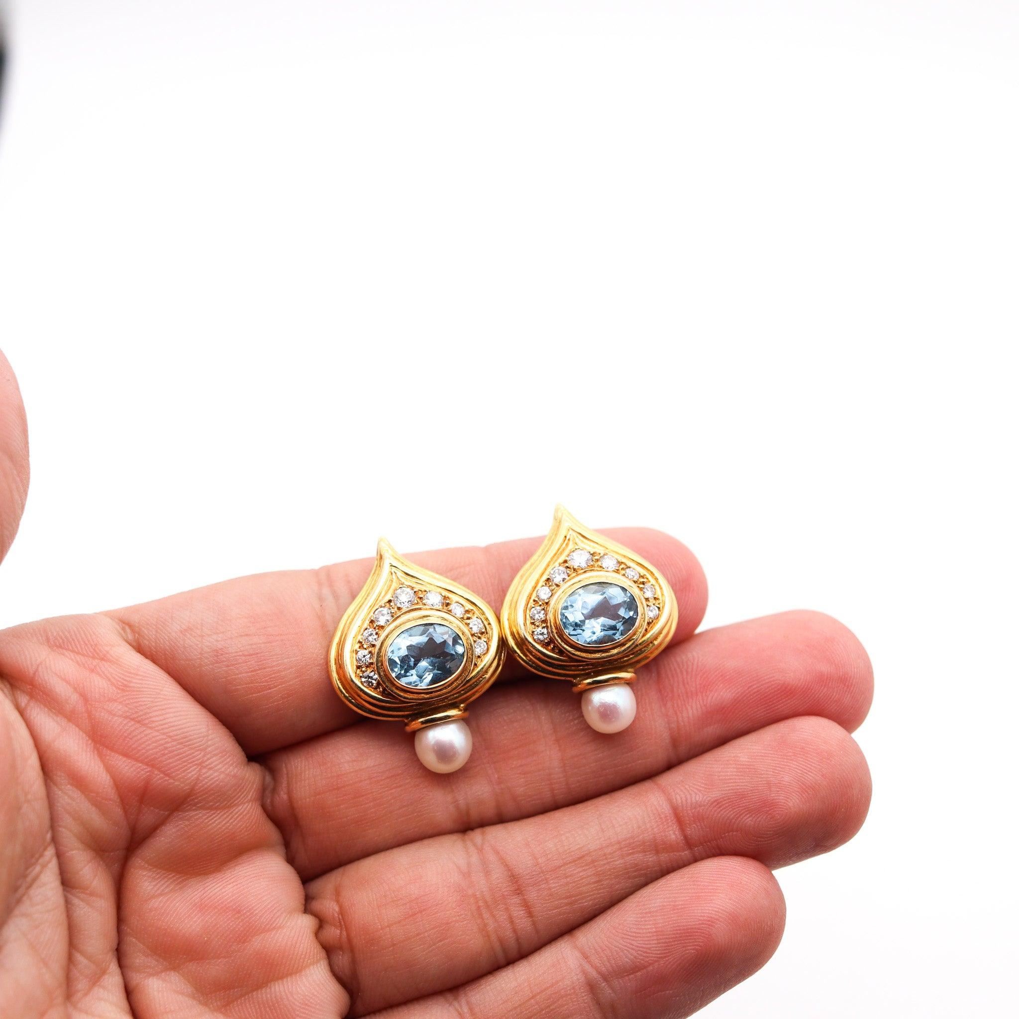 ELIZABETH GAGE Pendientes Clips de Inglaterra de oro de 18 quilates con diamantes, topacio y perlas en Excelente estado para la venta en Miami, FL