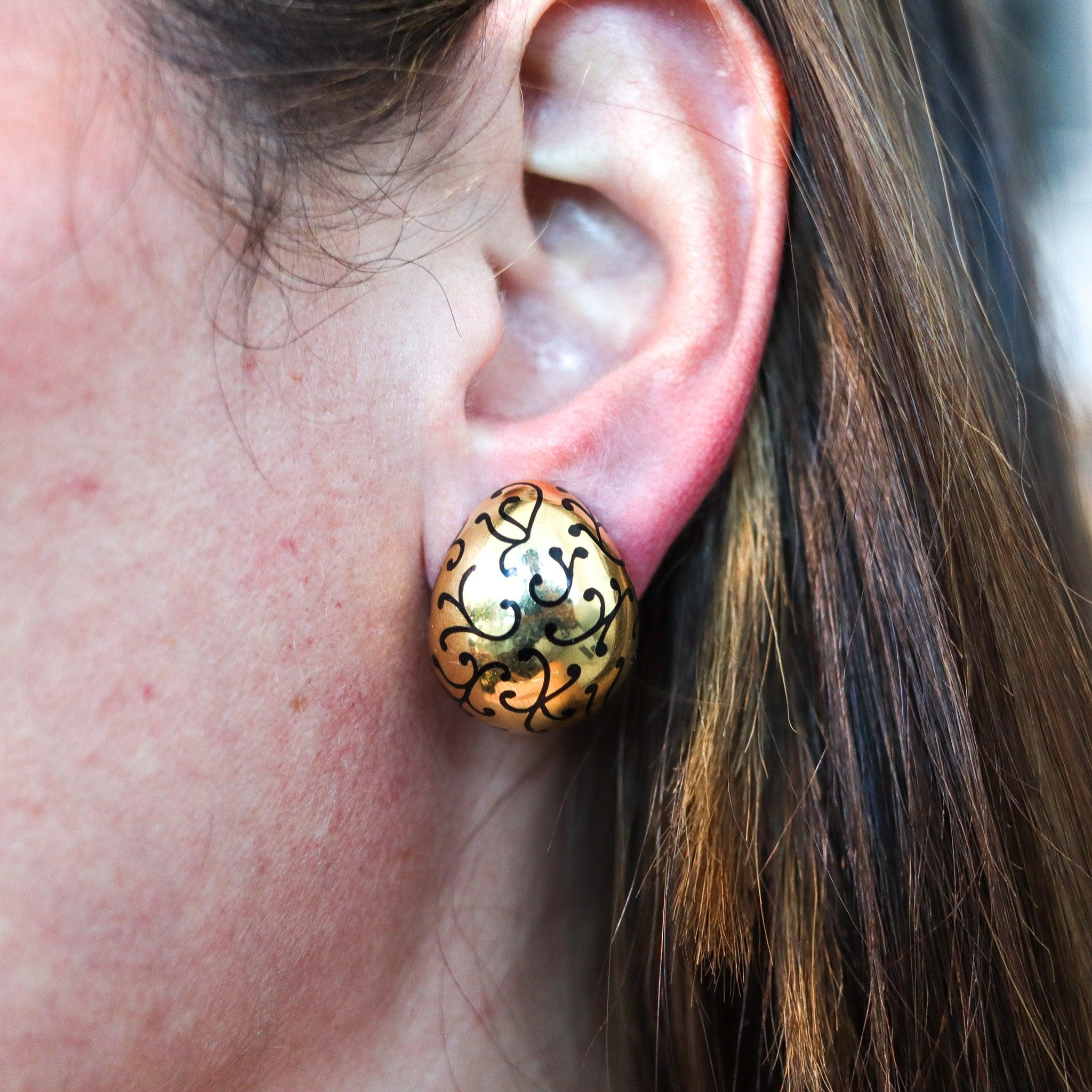 Sculptural pair of clips earrings designed by Elizabeth Gage.

This is a beautiful pair of clips-on earrings, created in London England by the jewelry designer Elizabeth Gage, back in the 2006. These ovoid bombe shaped earrings have been crafted in