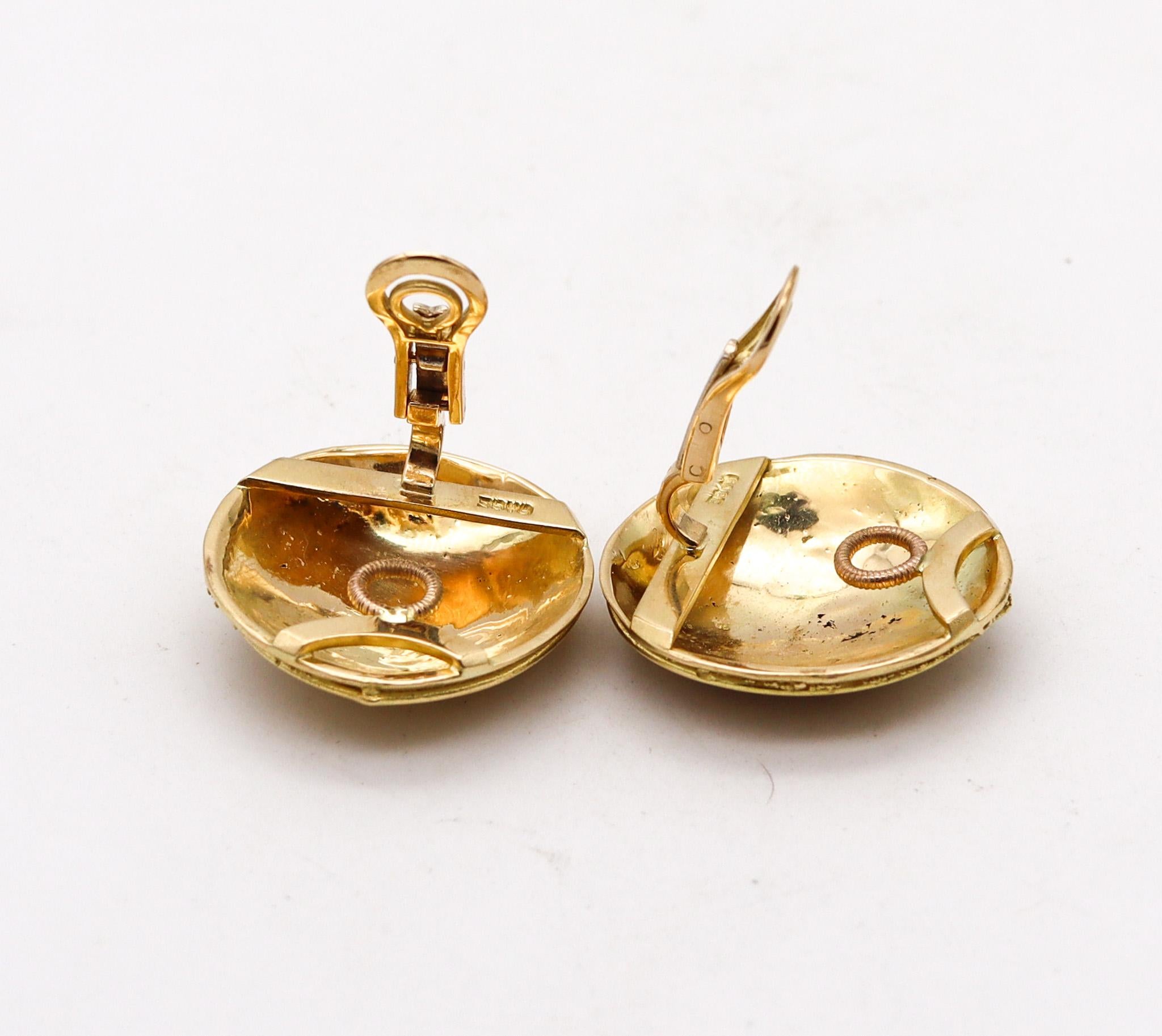 Modernist Elizabeth Gage England Sculptural Clip On Earrings In Textured 18Kt Yellow Gold For Sale