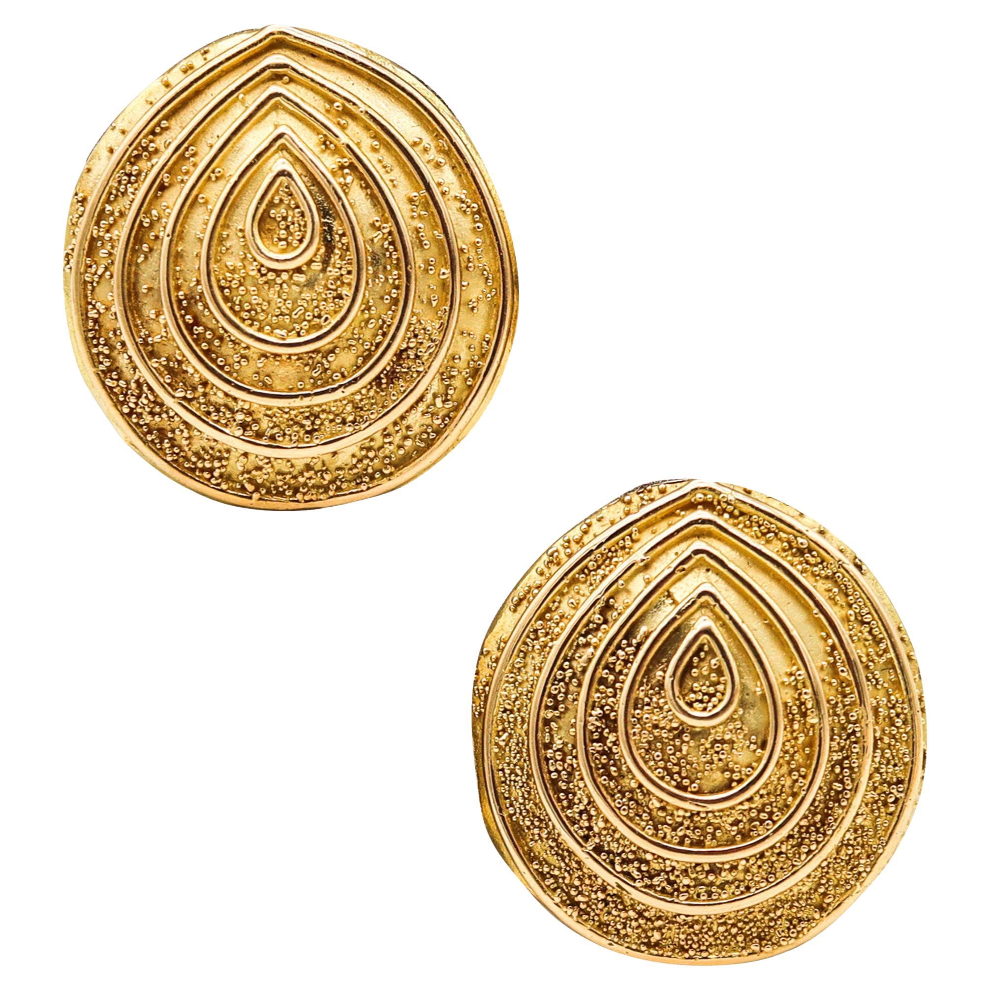 Elizabeth Gage England Sculptural Clip On Earrings In Textured 18Kt Yellow Gold For Sale