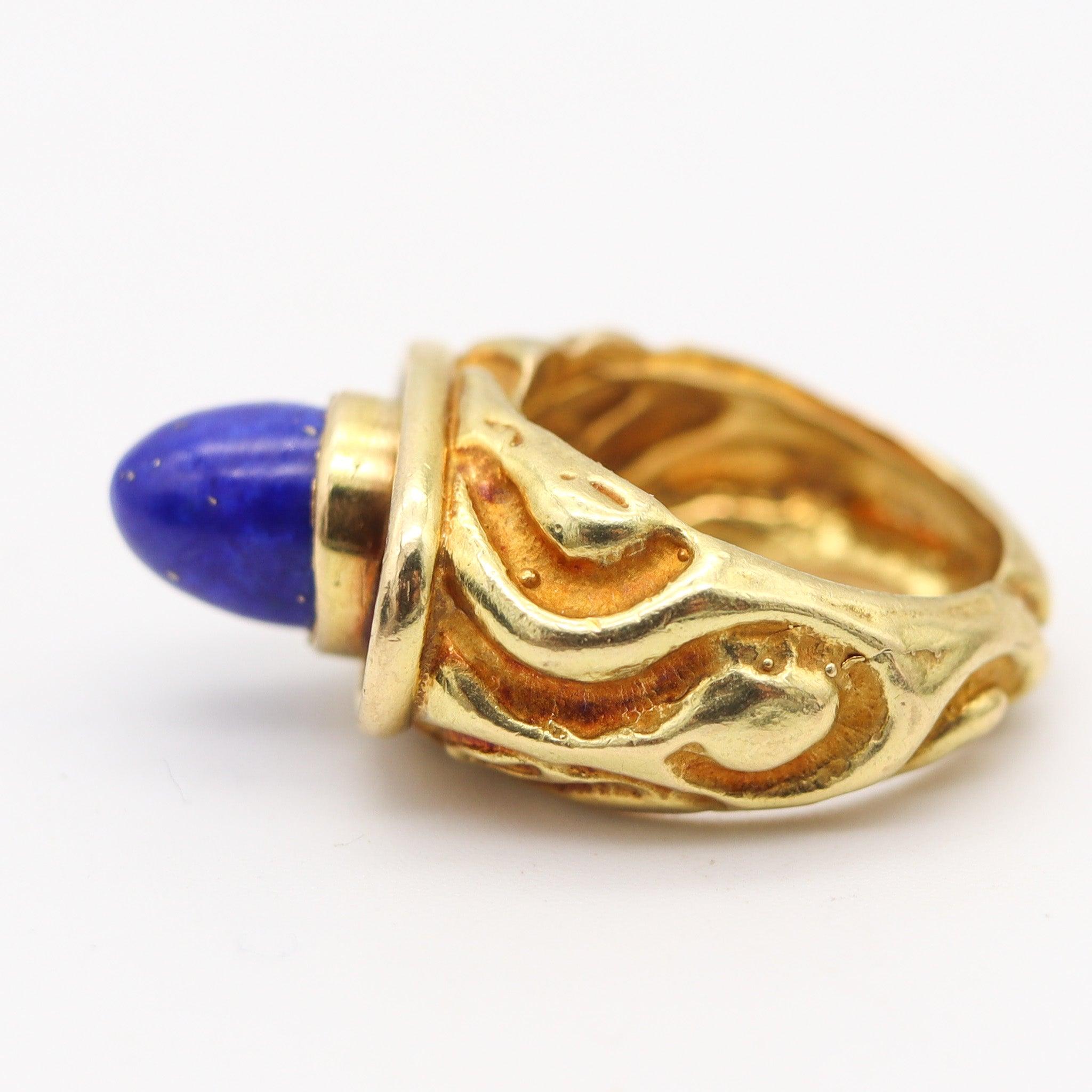 ELIZABETH GAGE Inghilterra Anello scultoreo smaltato in oro 18Kt con lapislazzuli In condizioni ottime in vendita a Miami, FL