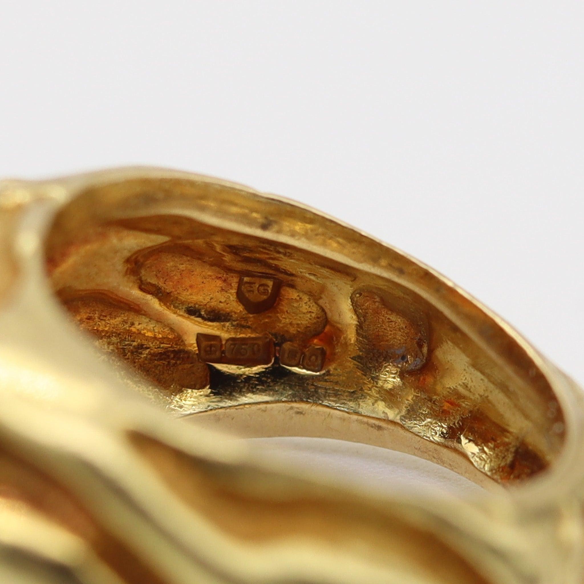 ELIZABETH GAGE Inghilterra Anello scultoreo smaltato in oro 18Kt con lapislazzuli in vendita 3