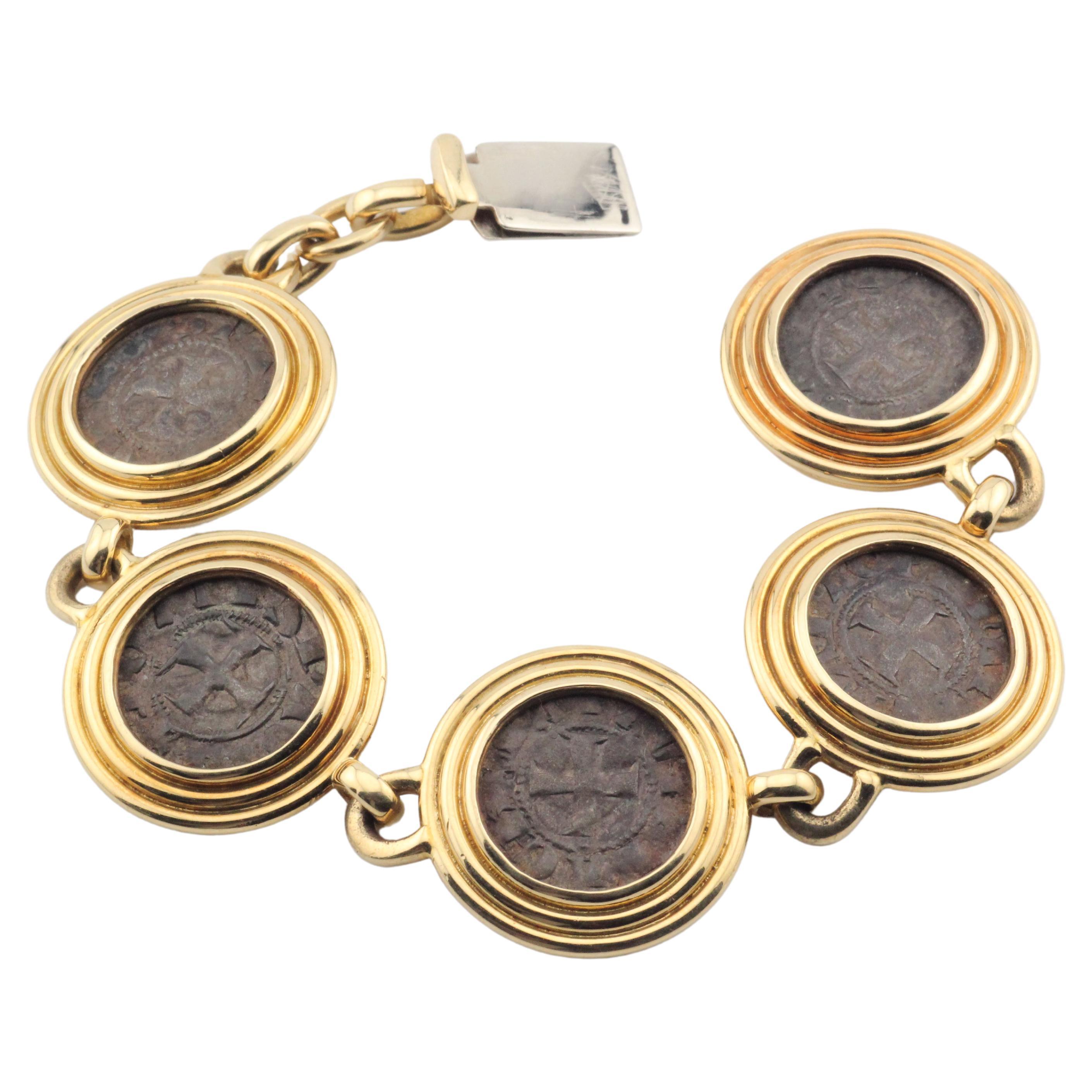 Elizabeth Gage Bracelet à maillons en or jaune 18 carats avec pièce médiévale en vente