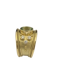 Anello Elizabeth Gage Templar in oro giallo con diamanti e tormalina