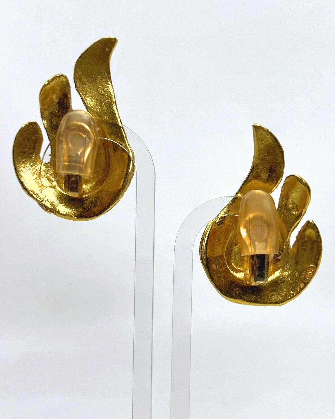 Elizabeth Gage Strukturierte Ohrclips aus 18 Karat Gold, 1985 für Damen oder Herren im Angebot