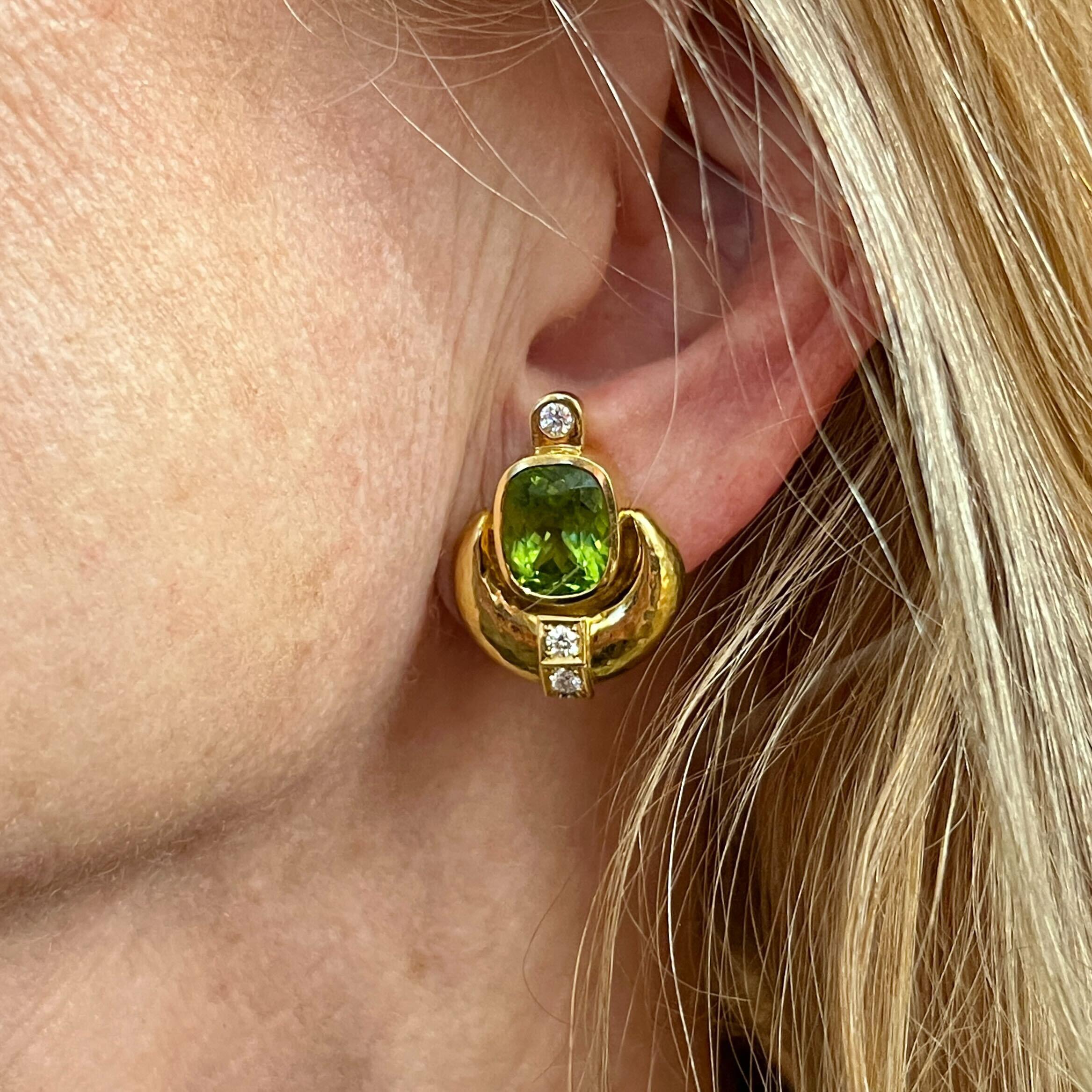 ELIZABETH GAGE  Yellow Gold, Peridot and Diamond Earrings In Excellent Condition For Sale In New York, NY