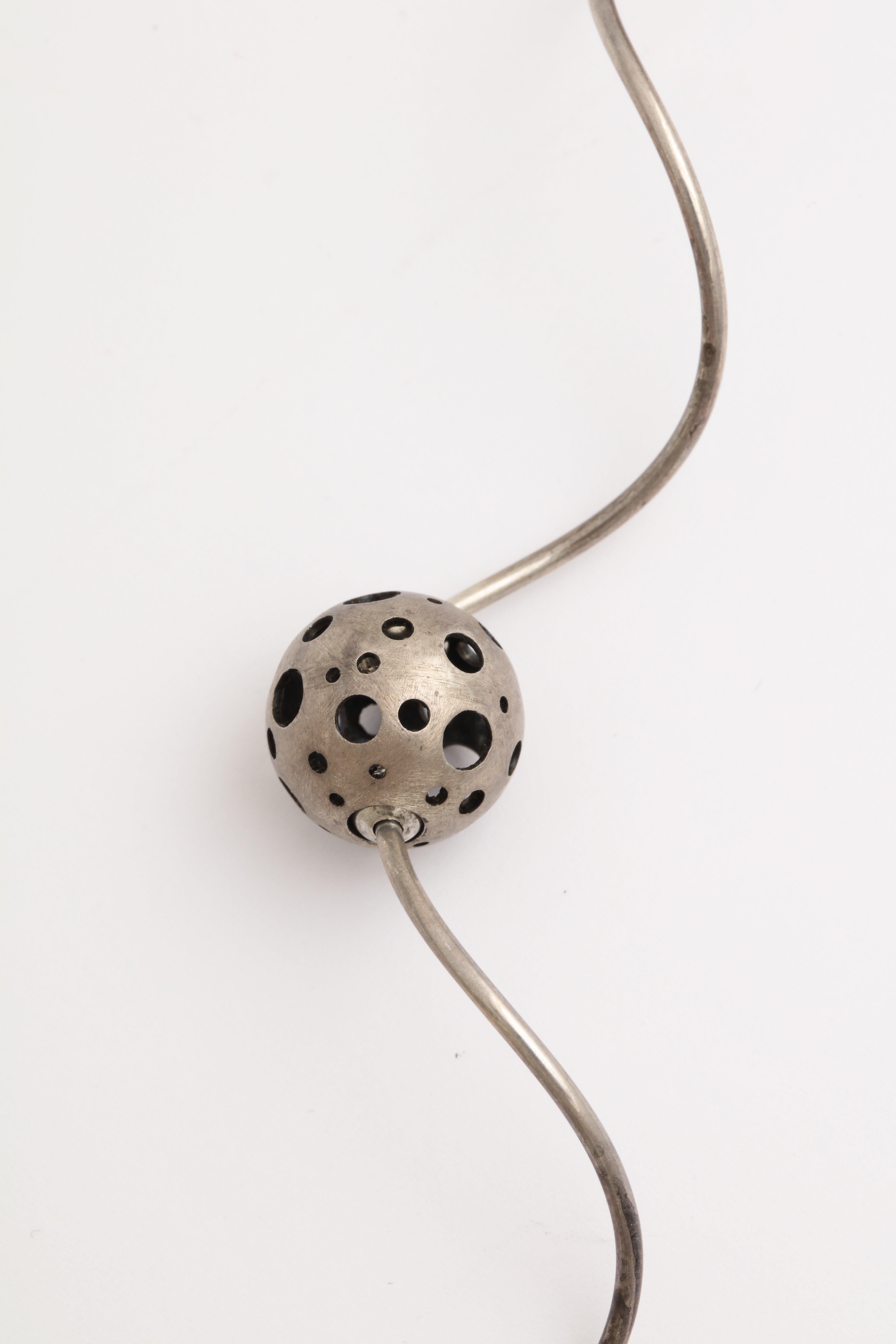 Elizabeth Garvin Modernistische Silber-Halskette im Zustand „Gut“ im Angebot in New York, NY