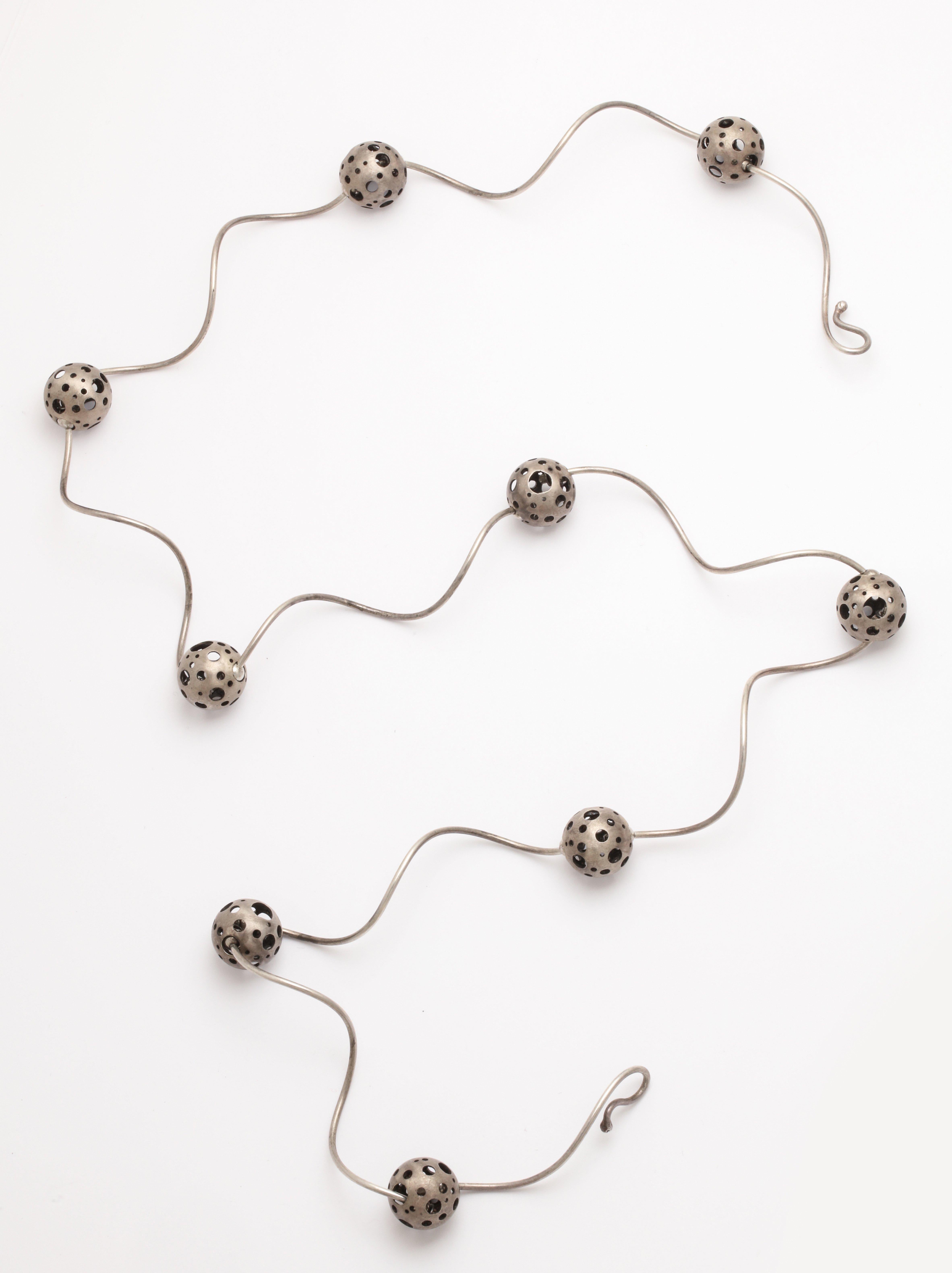 Elizabeth Garvin Modernist Silver Necklace For Sale 1