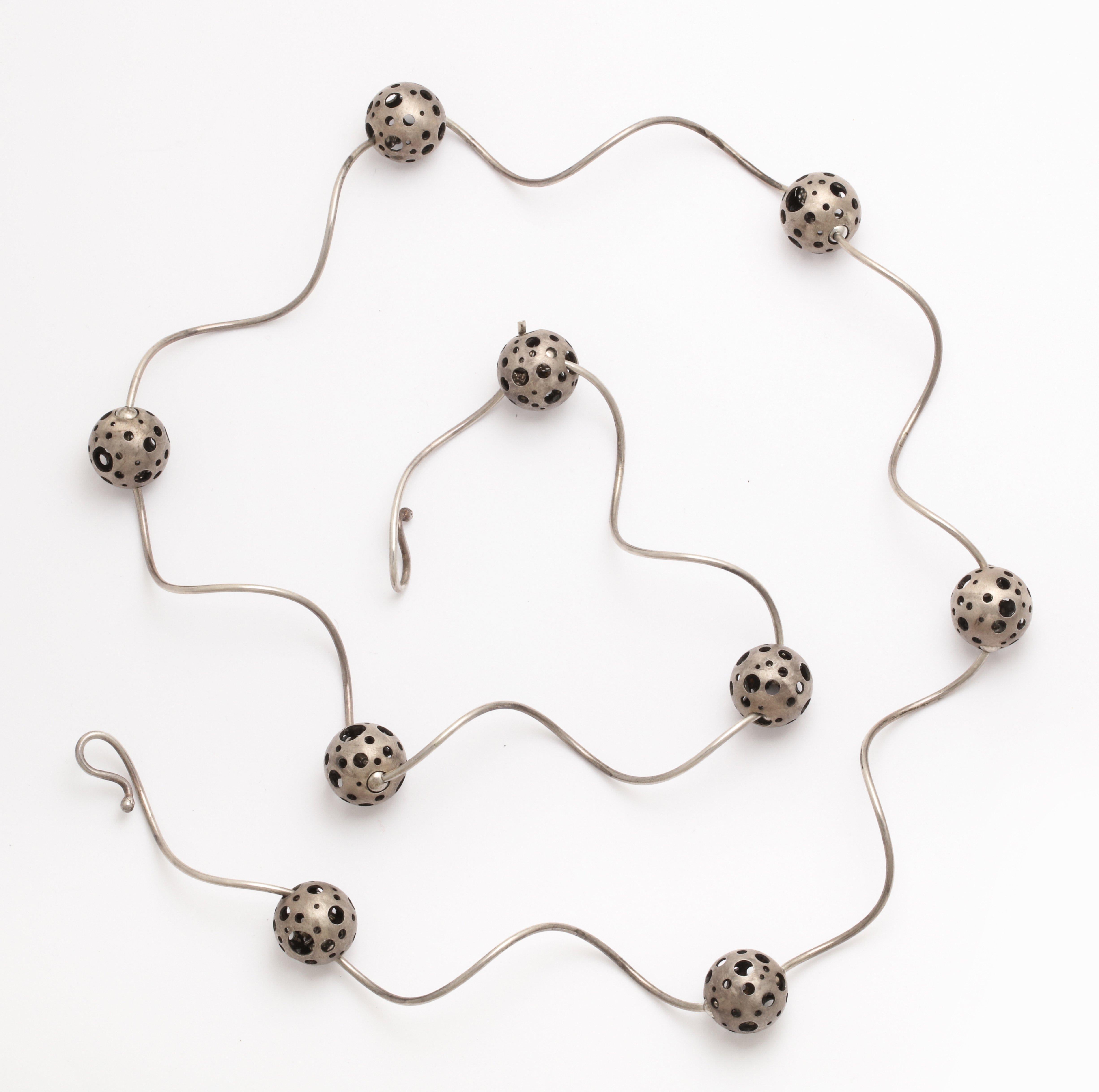 Elizabeth Garvin Modernist Silver Necklace For Sale 2