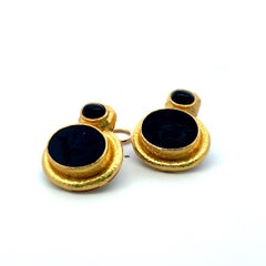 Orecchini a clip Elizabeth Gauge in oro giallo 18 carati con onice da 15,42 x 13,03 mm