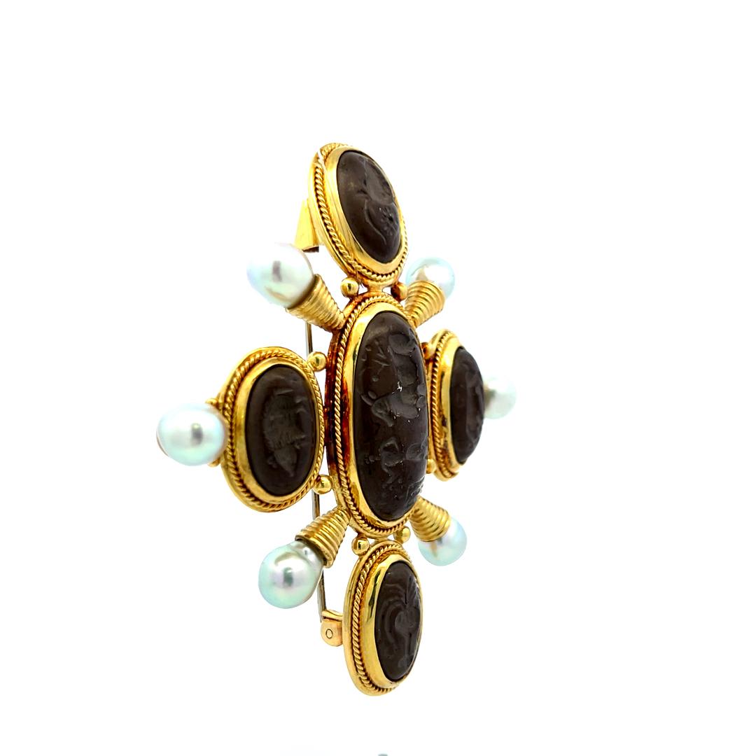 Broche en or jaune 18 carats avec perles en intaille de calibre Elizabeth en vente 3