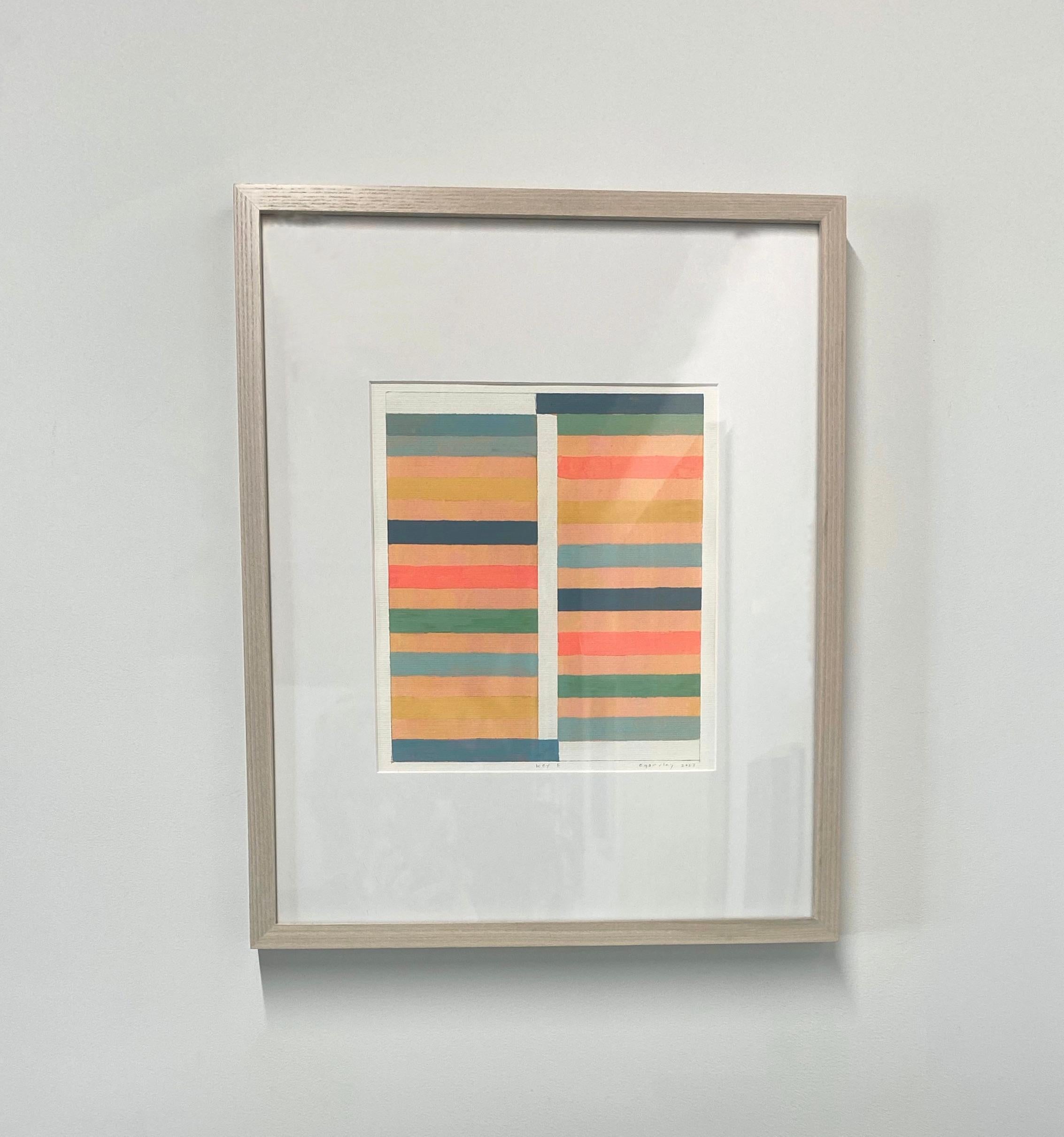 Puliti e precisi, ordinati con cura a strisce orizzontali, spessi blocchi di colore nei toni del giallo ocra dorato, del grigio verde salvia, del blu verde acqua e del corallo si stagliano sul beige pallido della carta d'archivio. Firmato, datato e