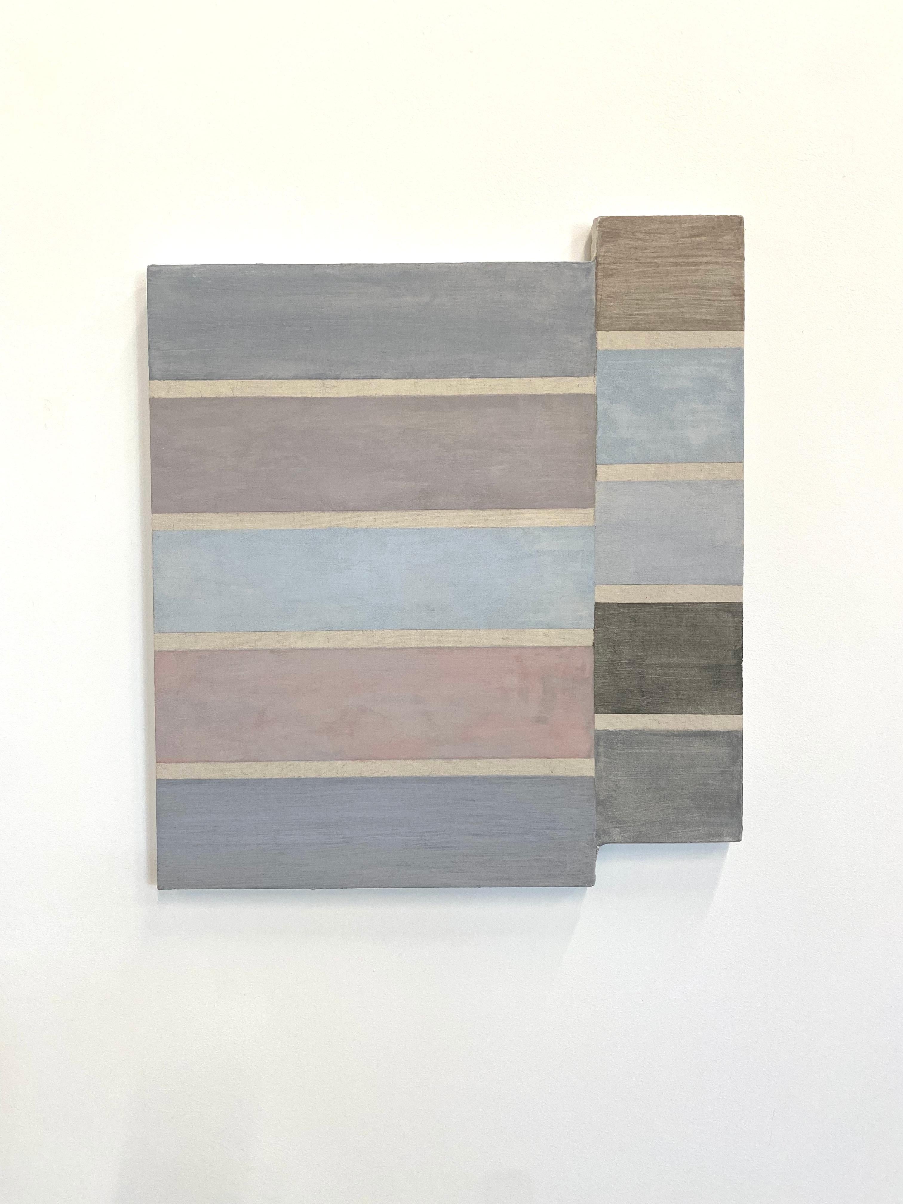 V30 - Pittura geometrica astratta a strisce blu grigio lavanda, 2022 - Painting di Elizabeth Gourlay
