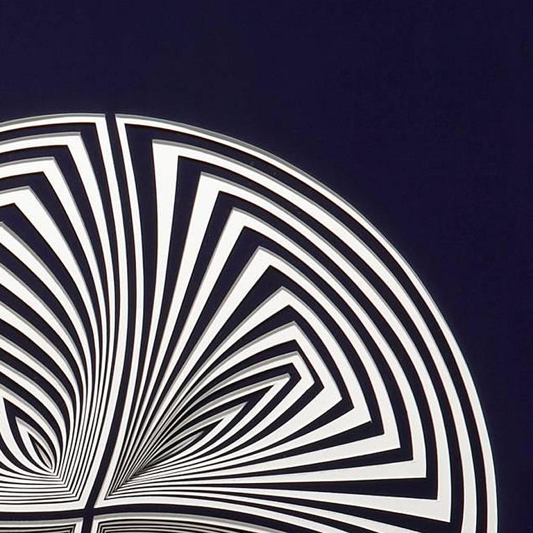 Freehand-Schliff mit Surgical Scalpel auf 2-lagigem Museumskarton: 'Cobalt MIrror -In' (Braun), Abstract Painting, von Elizabeth Gregory-Gruen