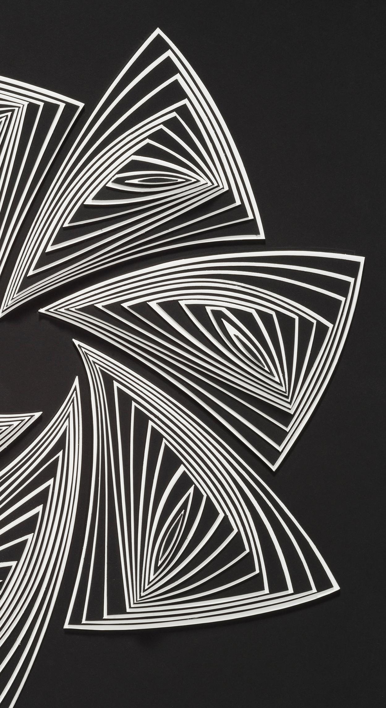 La série Cut Work d'Elizabeth Gruen est un processus de découpage de papier à main levée qui trace les contours de notre expérience émotionnelle en constante évolution à travers le mouvement de la forme, de la ligne et de la couleur. 

 En utilisant