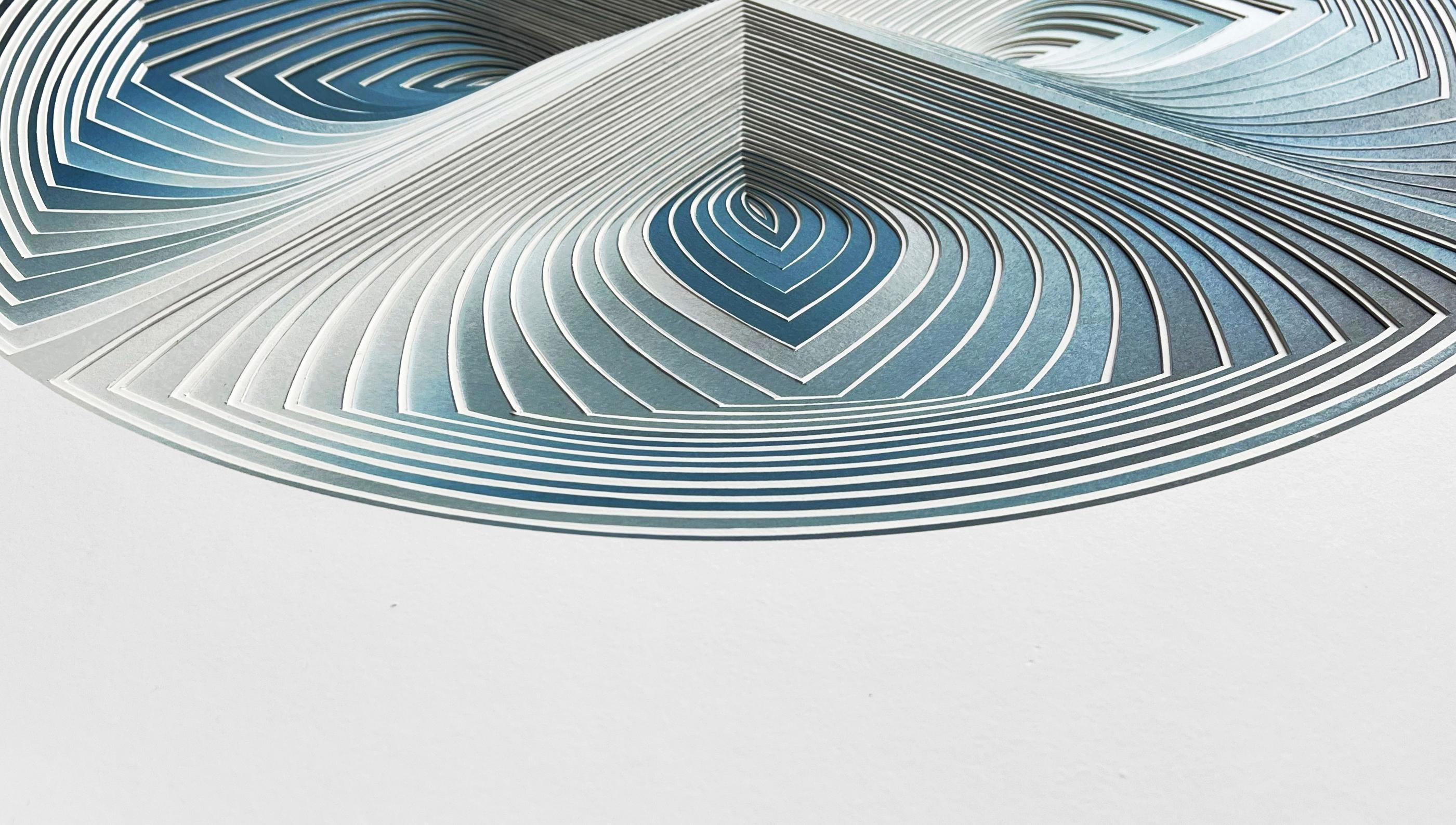 Free Hand, Minimal, Cutwork: 'Blue Melange Circle' (Círculo azul melange) - Abstract Painting Gris de Elizabeth Gregory-Gruen