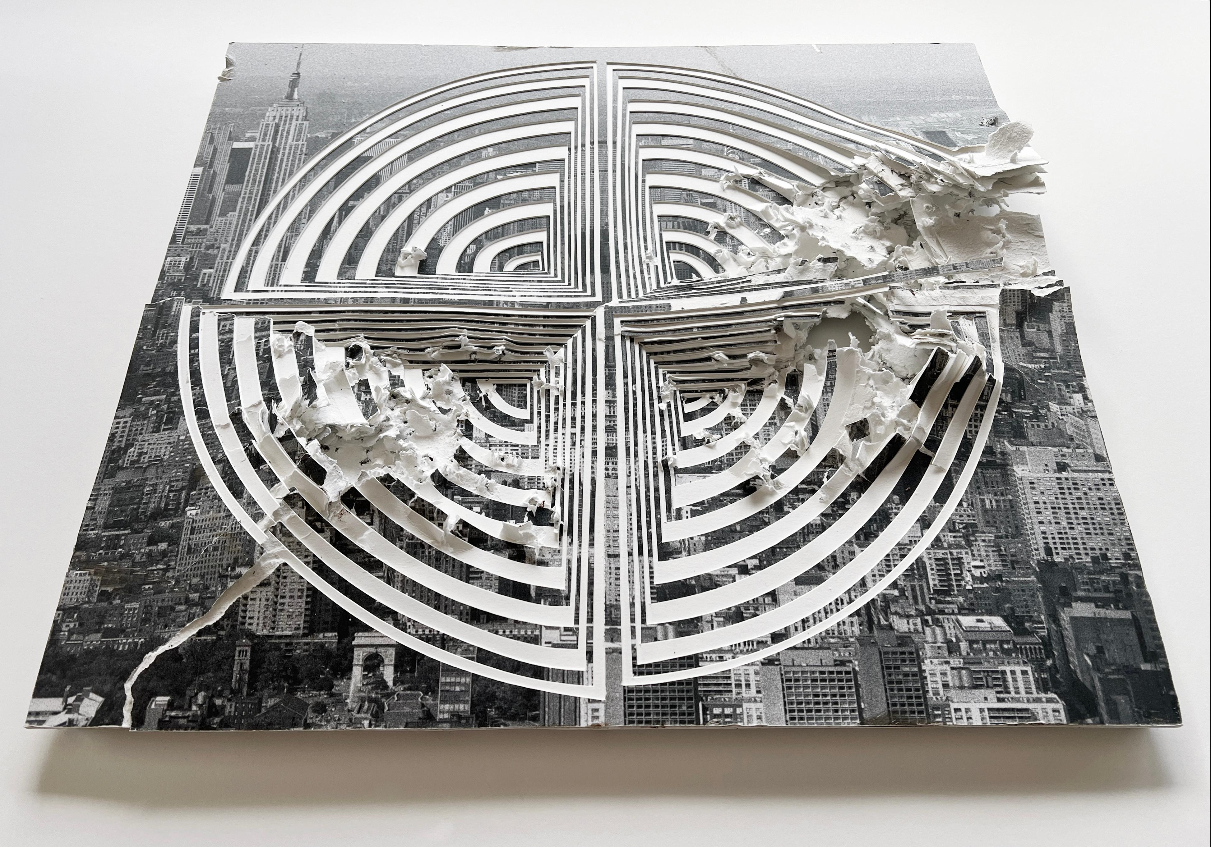 Free-Hand, minimaliste, découpé : « NYC Blow Out » - Contemporain Painting par Elizabeth Gregory-Gruen
