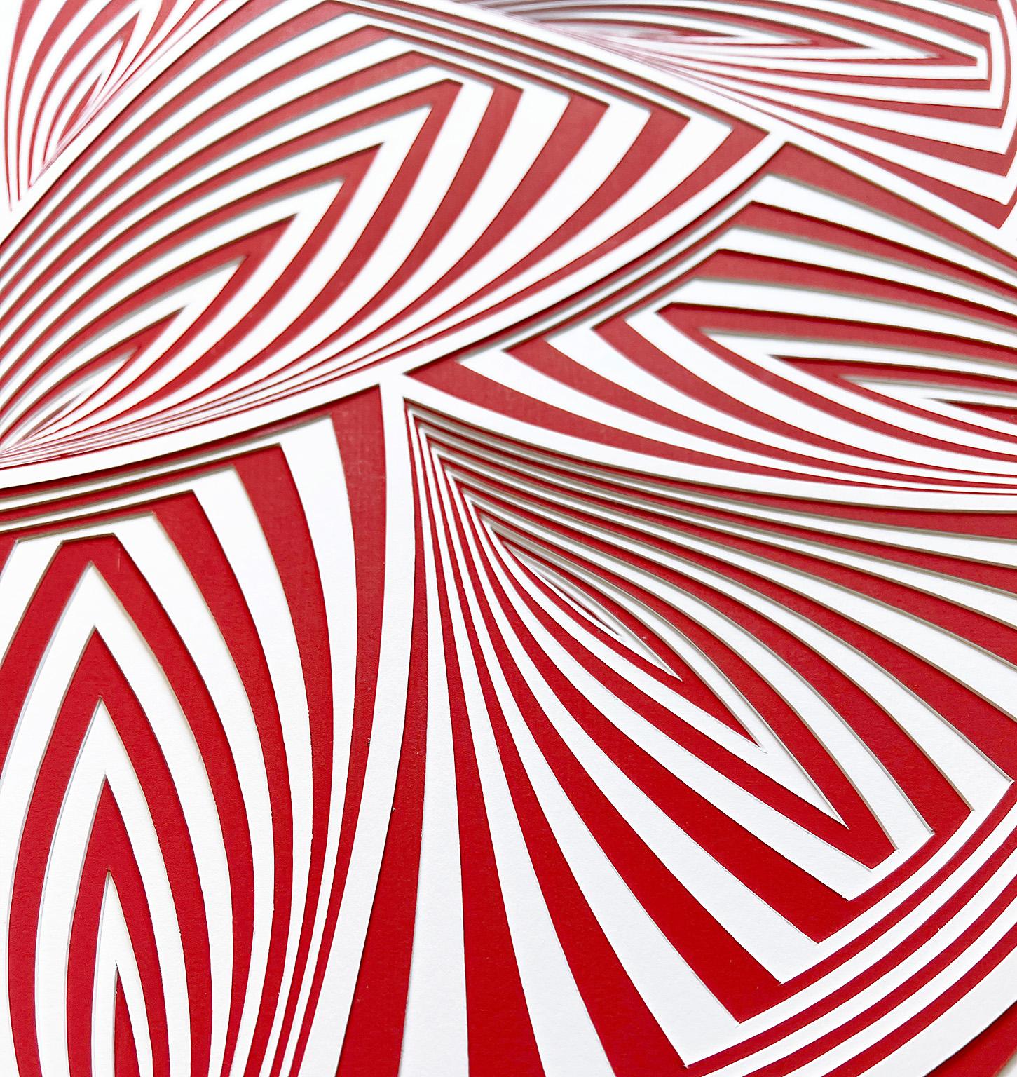 « Red White All Over - In », sculpture murale en relief en papier découpé à la main, abstrait - Sculpture de Elizabeth Gregory-Gruen