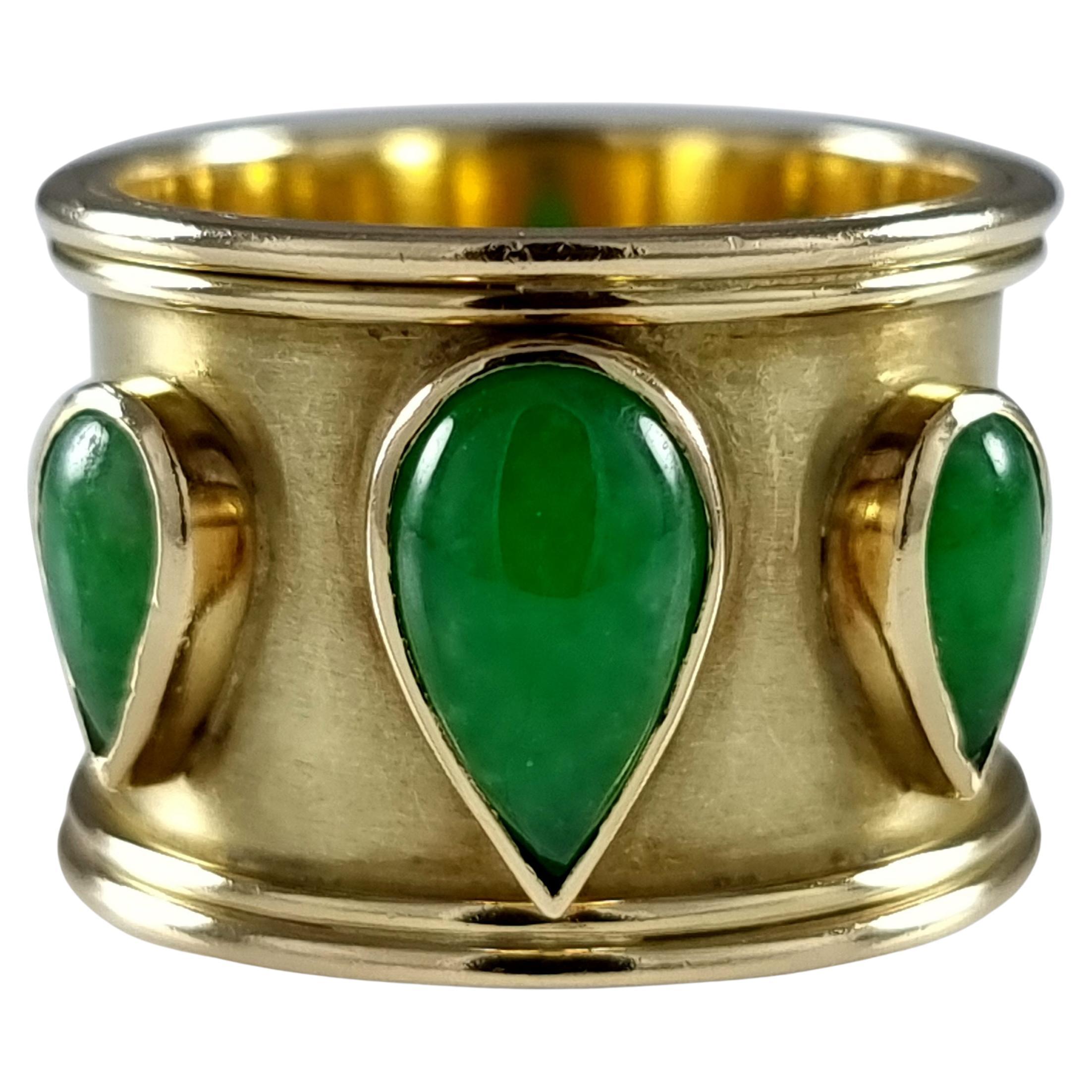 Elizabeth II 18ct Yellow Gold Nephrite Jade Ring For Sale