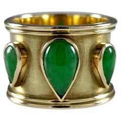 Retro Elizabeth II 18ct Yellow Gold Nephrite Jade Ring