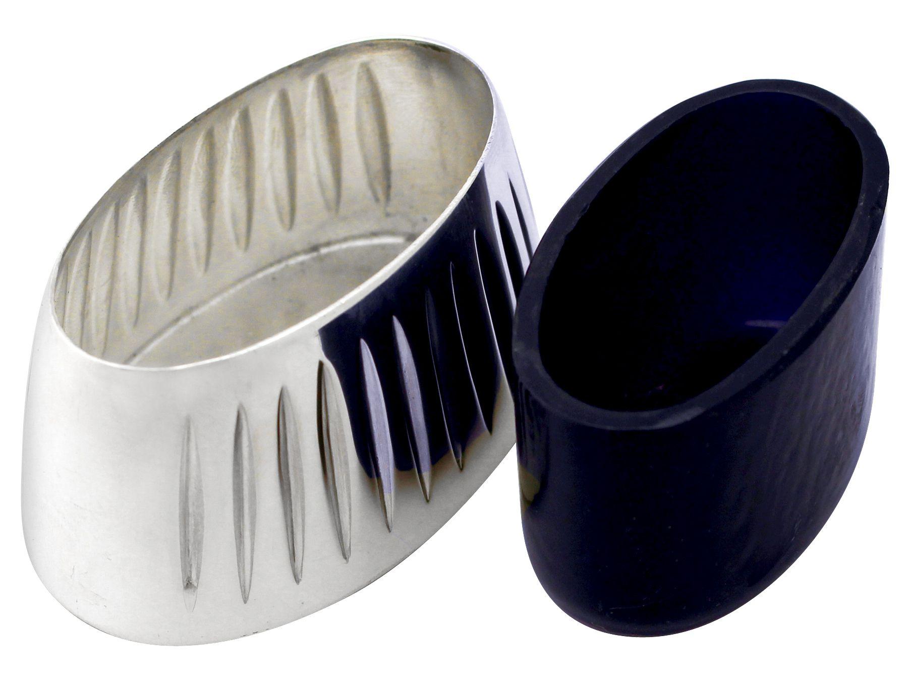 Fine XX secolo Set di condimenti in argento sterling in stile Elizabeth II Design in vendita