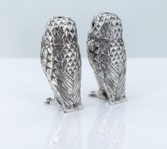 Paire de salières en argent anglais « Elizabeth II » en forme de chouettes, par Richard Comyns, Londres