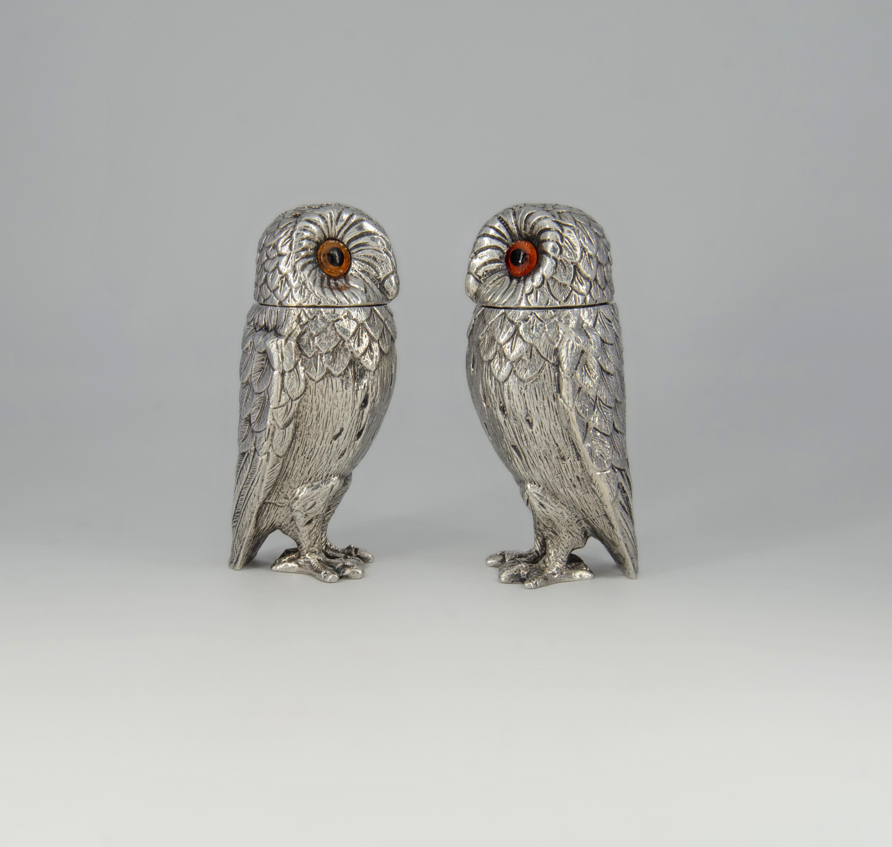 Elizabeth II English Silver Owl Salt & Pepper Set By Richard Comyns London 1960 In Good Condition In Norwich, GB