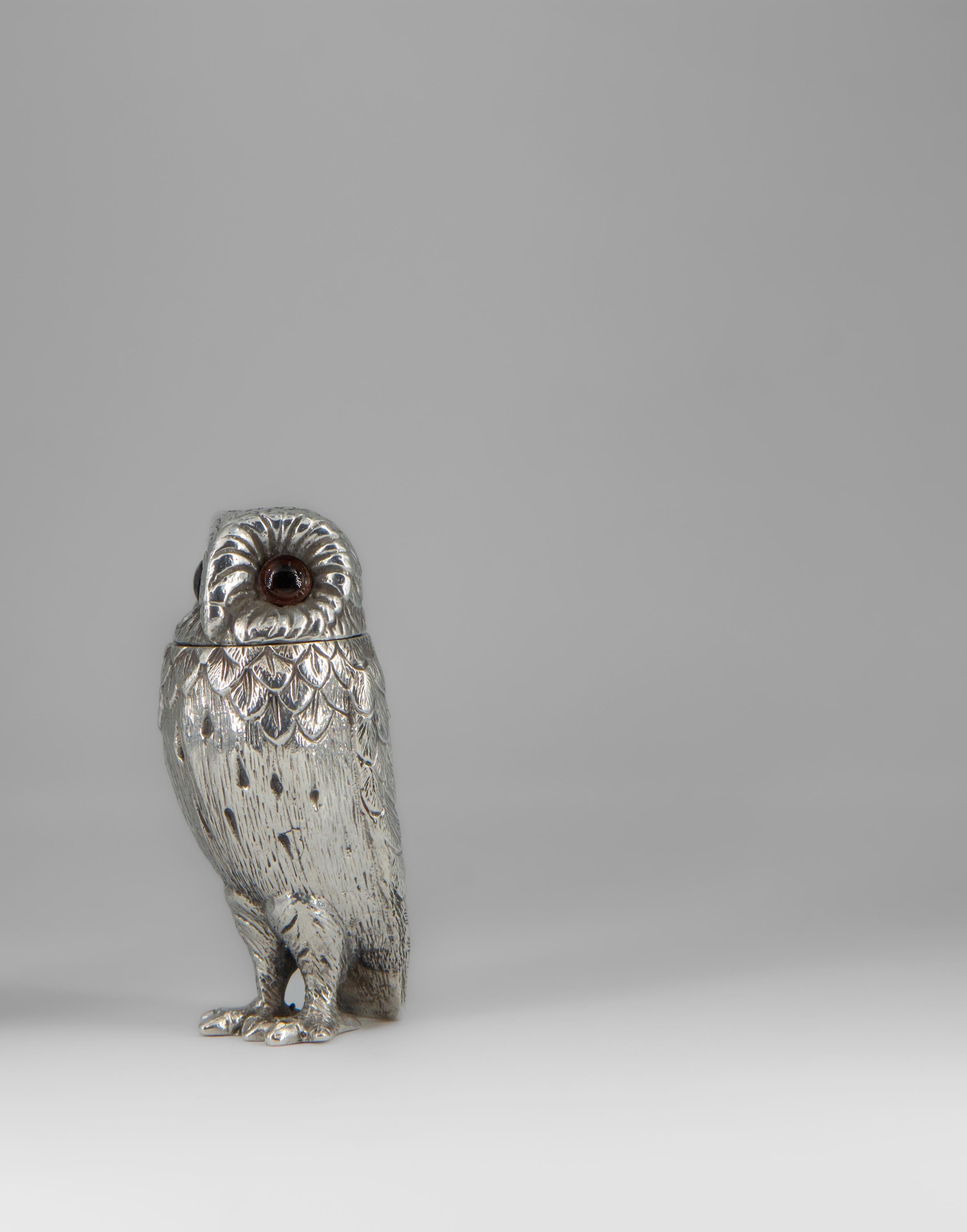 20th Century Elizabeth II English Silver Owl Salt & Pepper Set By Richard Comyns London 1966