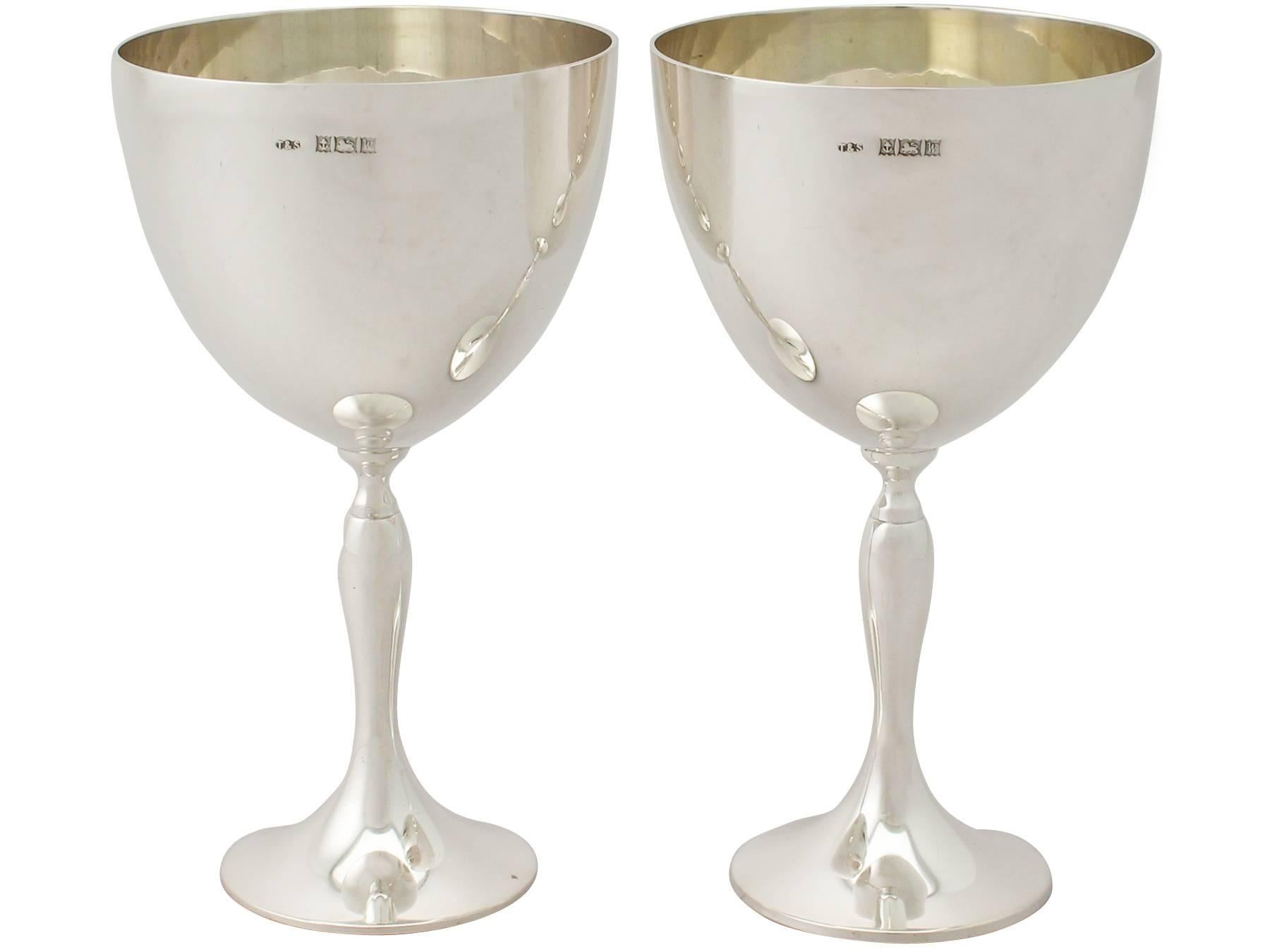 An exceptional, fine and impressive pair of vintage Elizabeth II English sterling silver goblets; an addition to our range of wine and drink related silverware.

These exceptional vintage Elizabeth II sterling silver goblets have a plain bell shaped