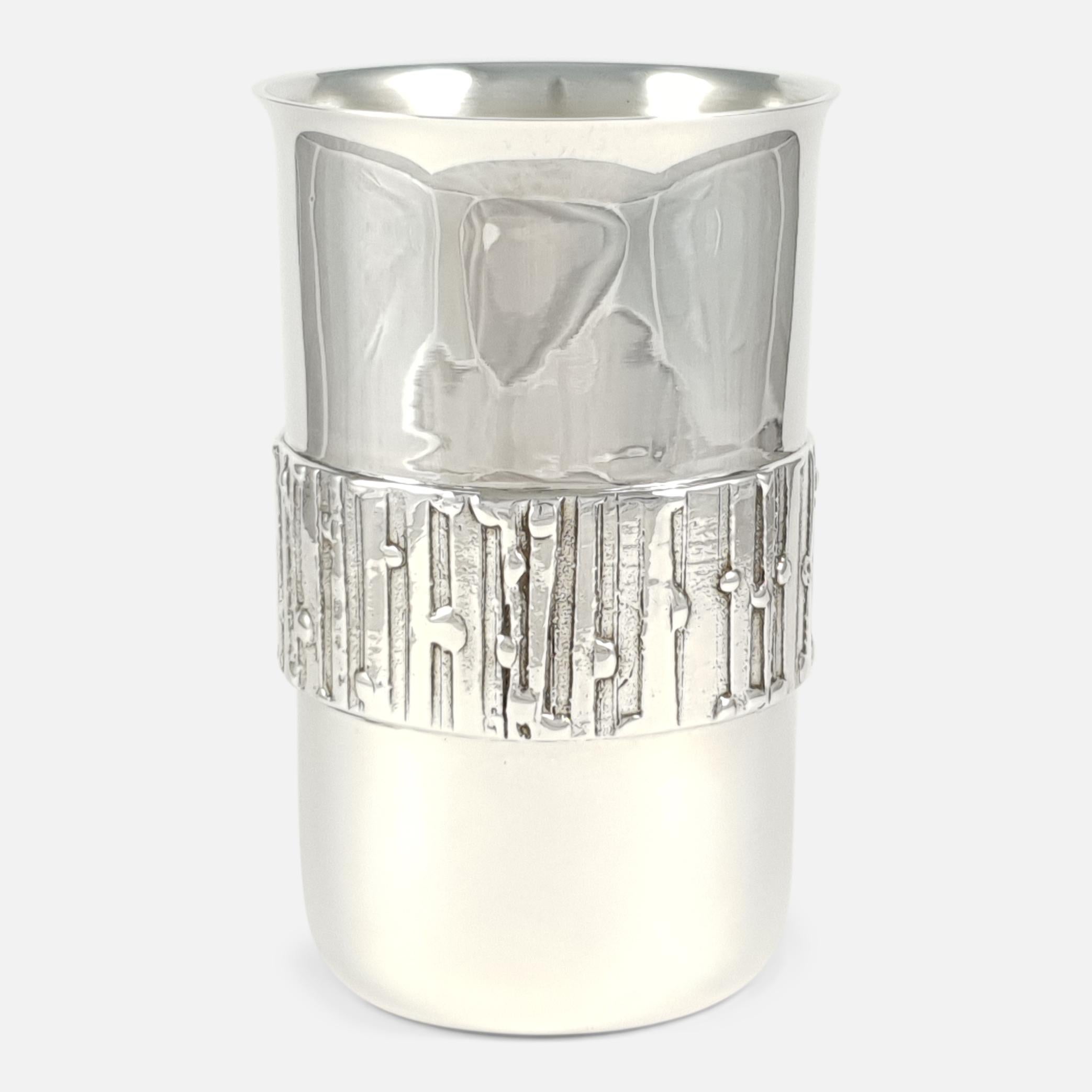 An Elizabeth II sterling silver beaker made by the silversmith Brian Asquith, 1975.

Assay: - .925 sterling silver.

Date: - 1975.

Period: - Late 20th century.

Maker: - Brian Asquith.

Measurement: - The beaker measures 10.8cm height x 6.8cm