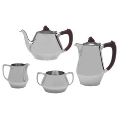 Servizio da tè e caffè da 4 pezzi in argento sterling “Elizabeth II”, Barker Brothers, 1960