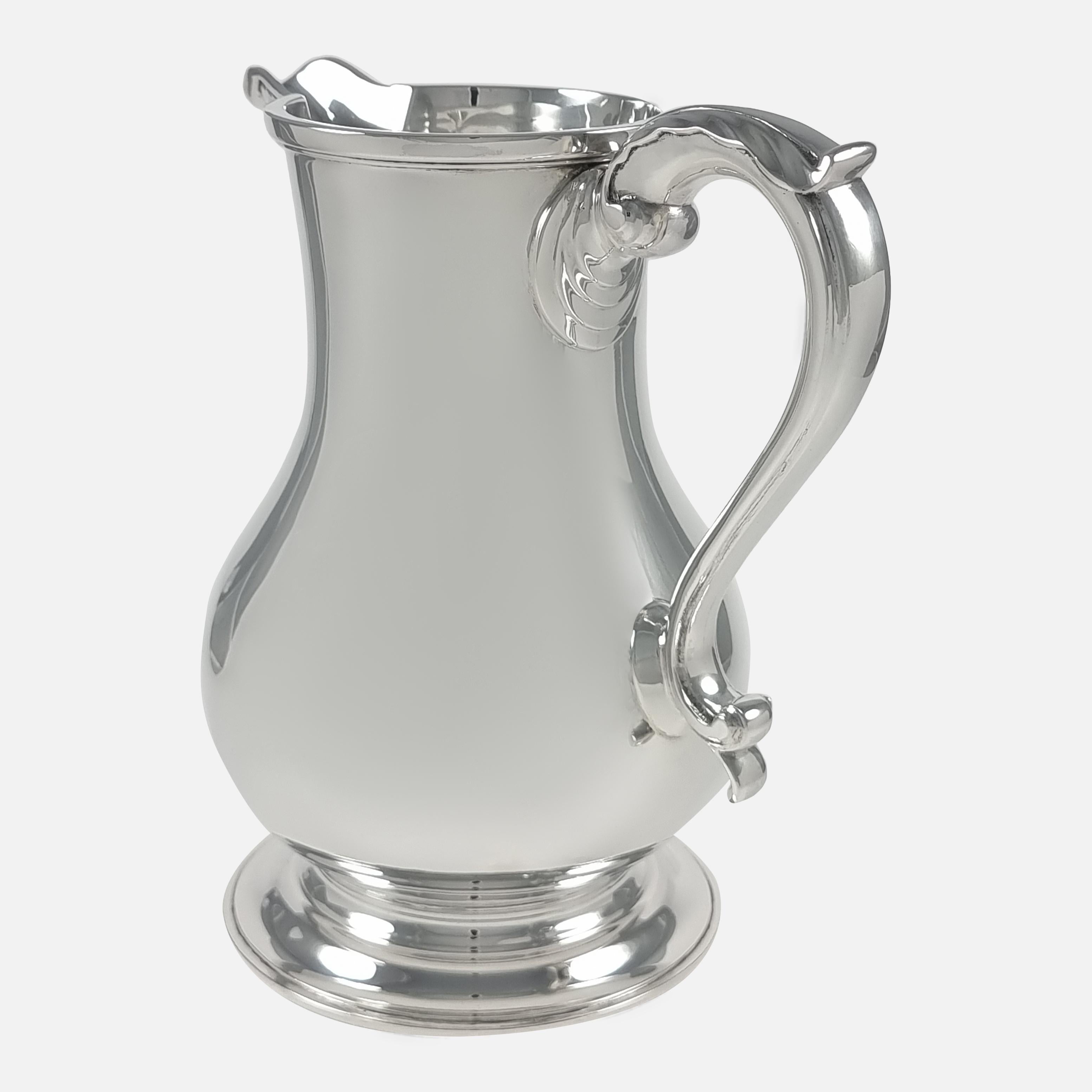 Elizabeth II Sterling Silver Beer Jug / Water Pitcher, Wakely & Wheeler, 1971 In Good Condition For Sale In Glasgow, GB