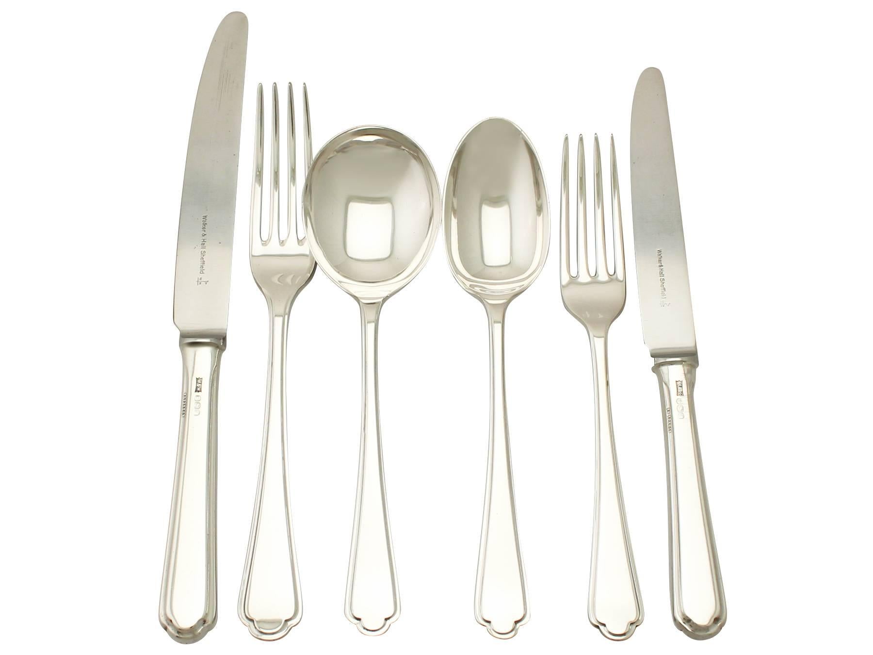 An exceptional, fine and impressive vintage Elizabeth II English straight sterling silver Dog Nose pattern flatware service for eight persons, an addition to our silver cutlery collection.

The pieces of this exceptional vintage Elizabeth II