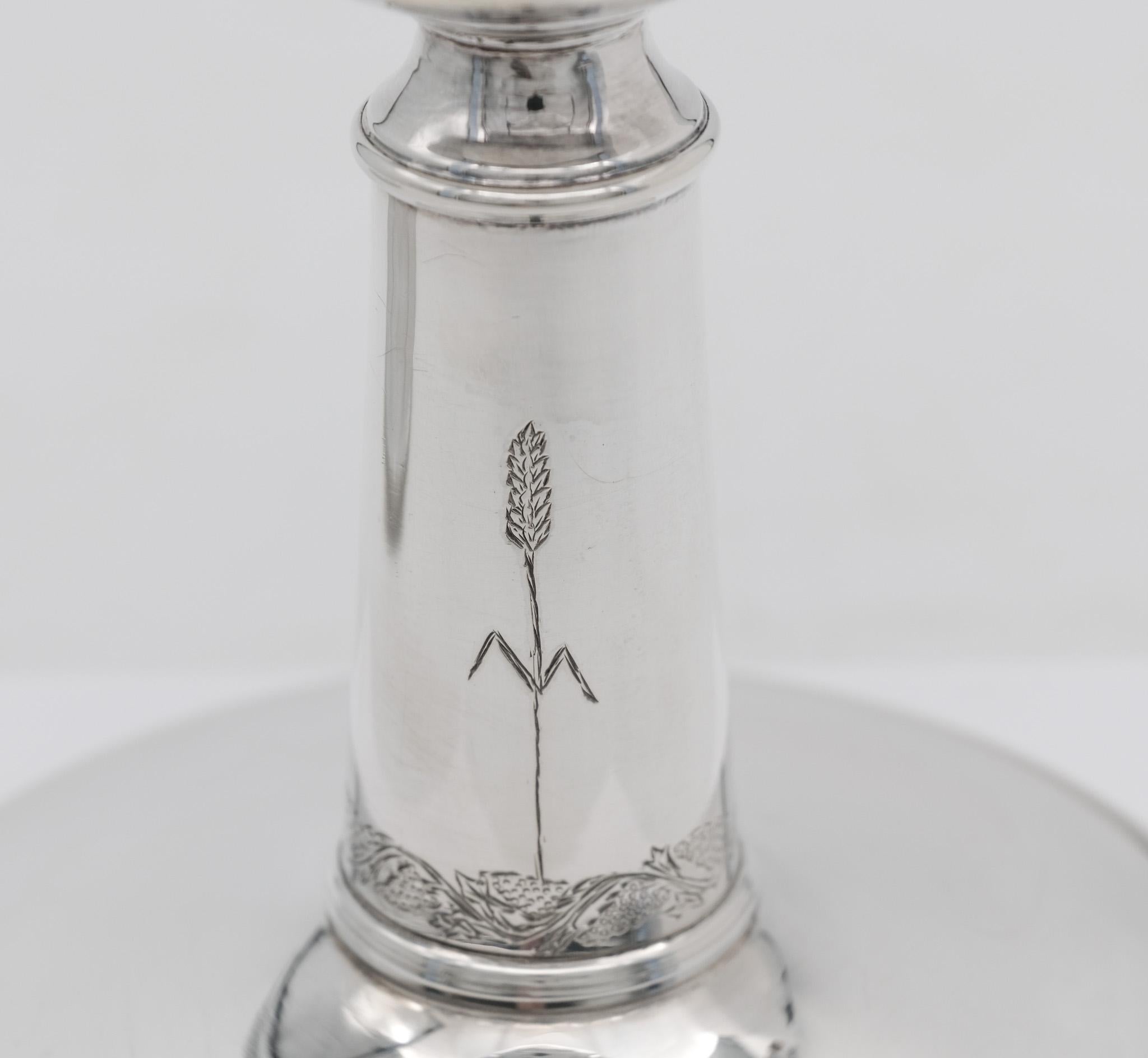 Cáliz y patena de plata de ley Isabel II Londres 1985 en venta 1