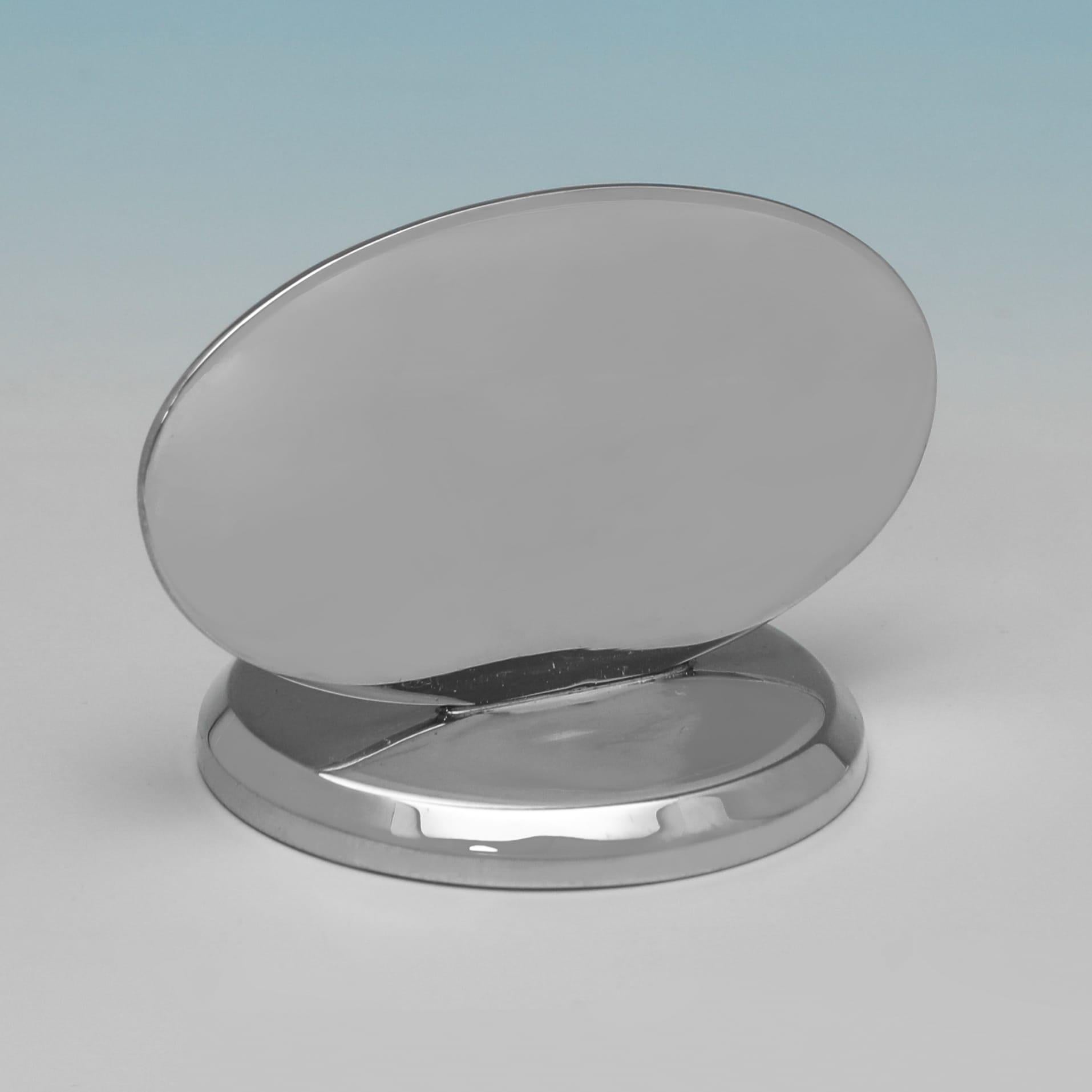 Juego de 8 portavasos ovalados de plata de ley Isabel II, Londres 2000 Moderno en venta