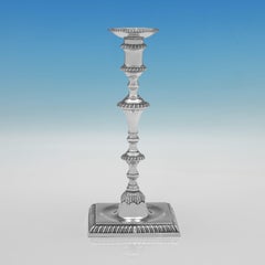 Coppia di candelieri in argento Sterling Elizabeth II di S.J. Phillips, 2004